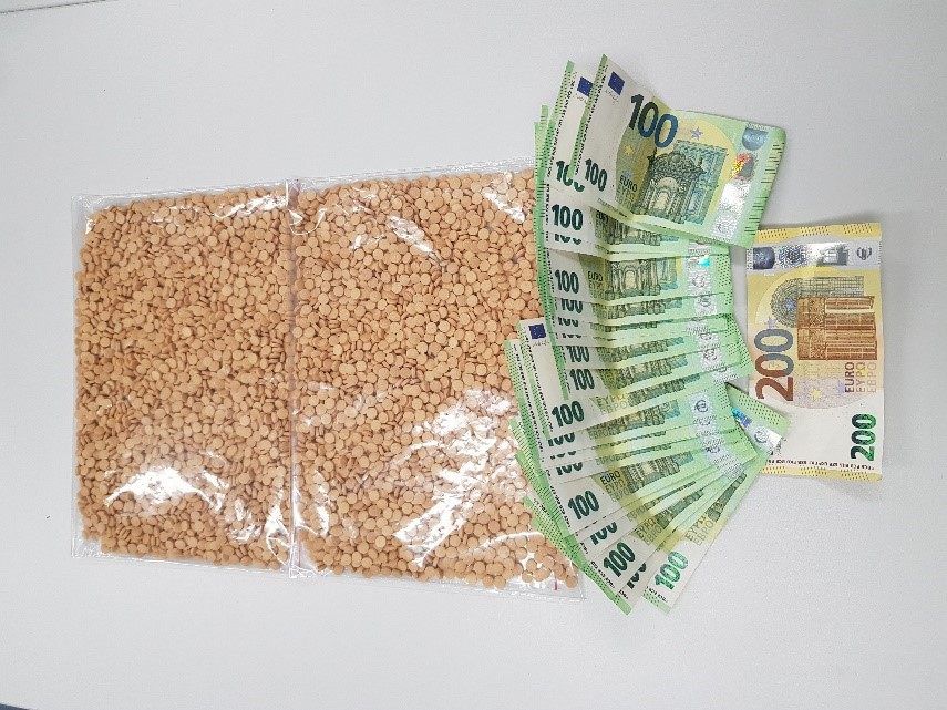 Diese Ecstasy-Tabletten und das Bargeld fand die Polizei in der Donaustadt vor Diese Ecstasy-Tabletten und das Bargeld fand die Polizei in der Donaustadt vor