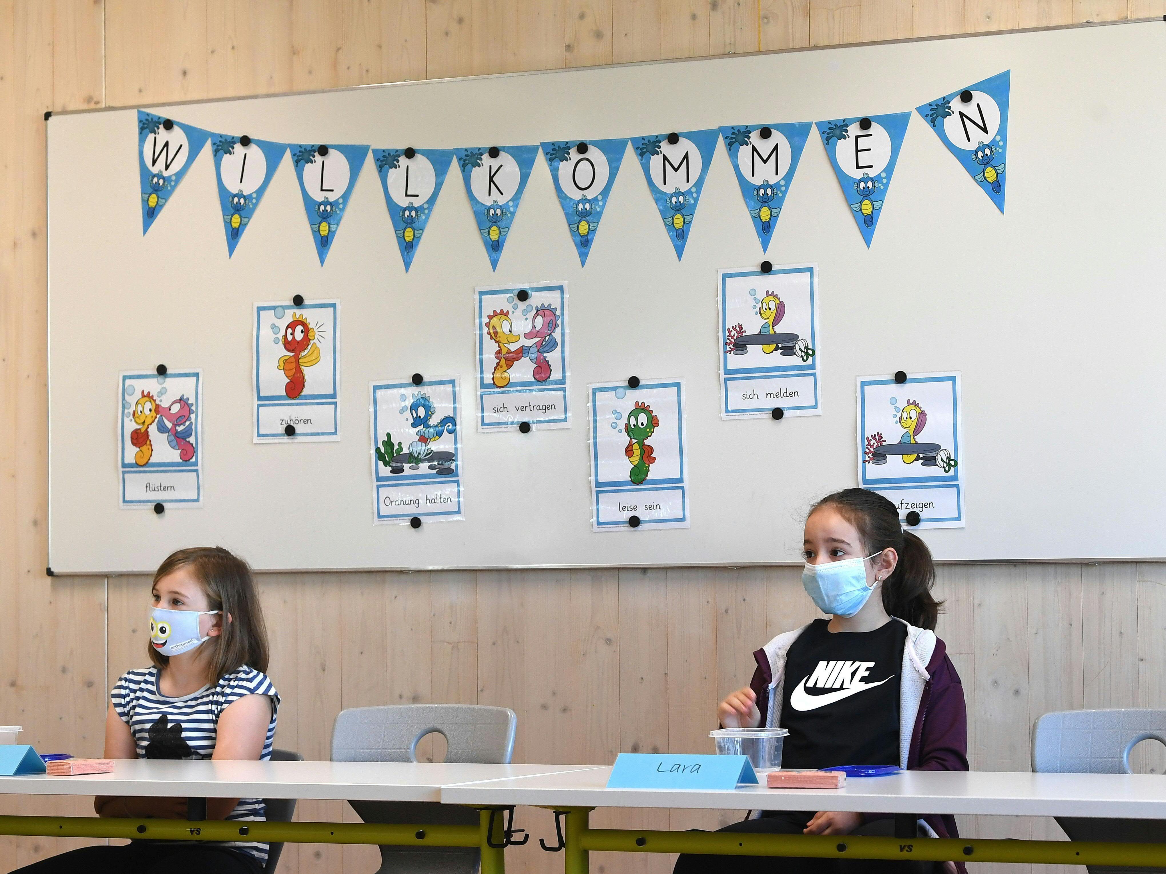 Die Lehrergewerkschaft fordert eine erneute Maskenpflicht.