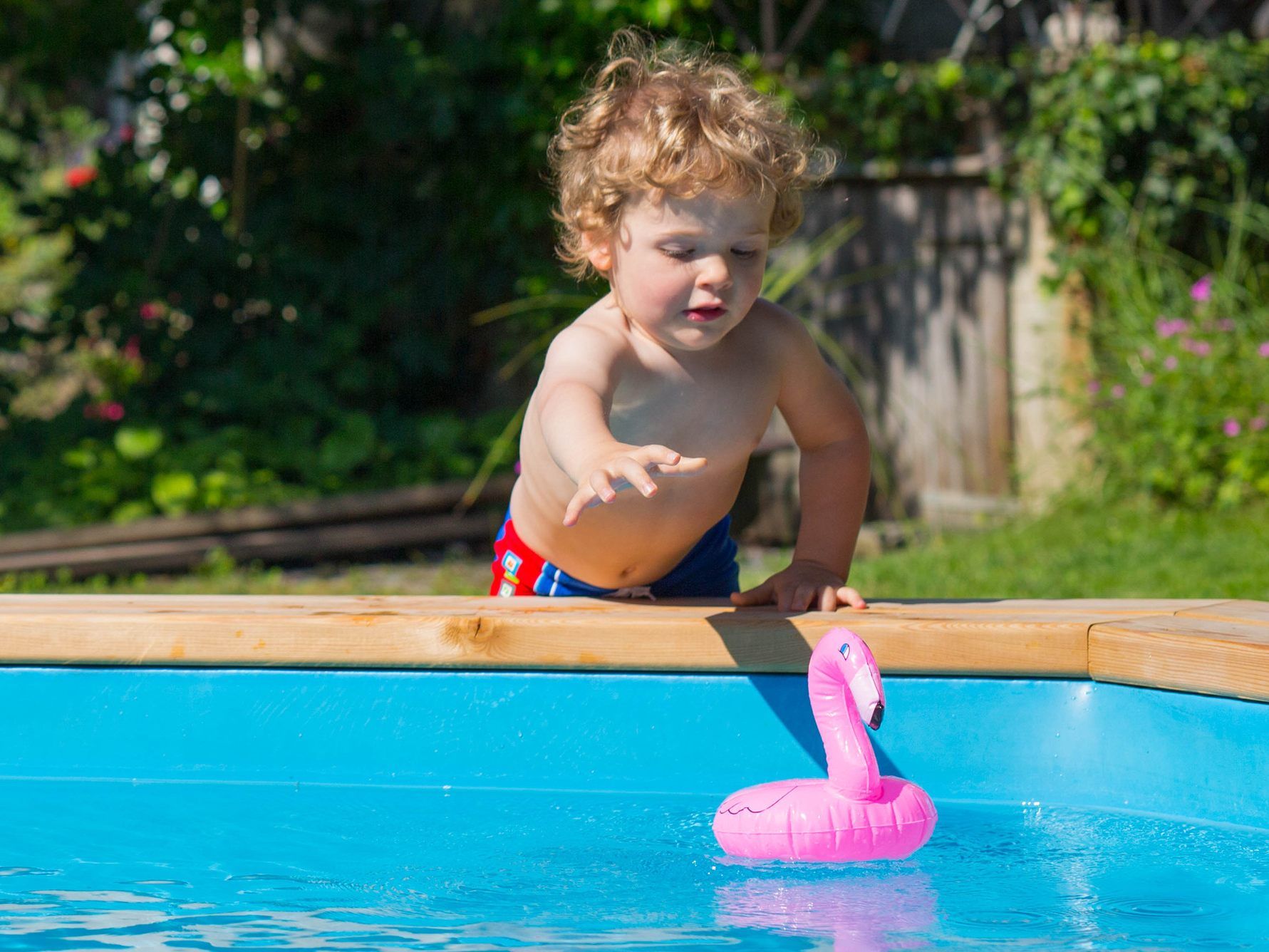 Besonders für Kleinkinder stellt Wasser eine Gefahr dar. Besonders für Kleinkinder stellt Wasser eine Gefahr dar.