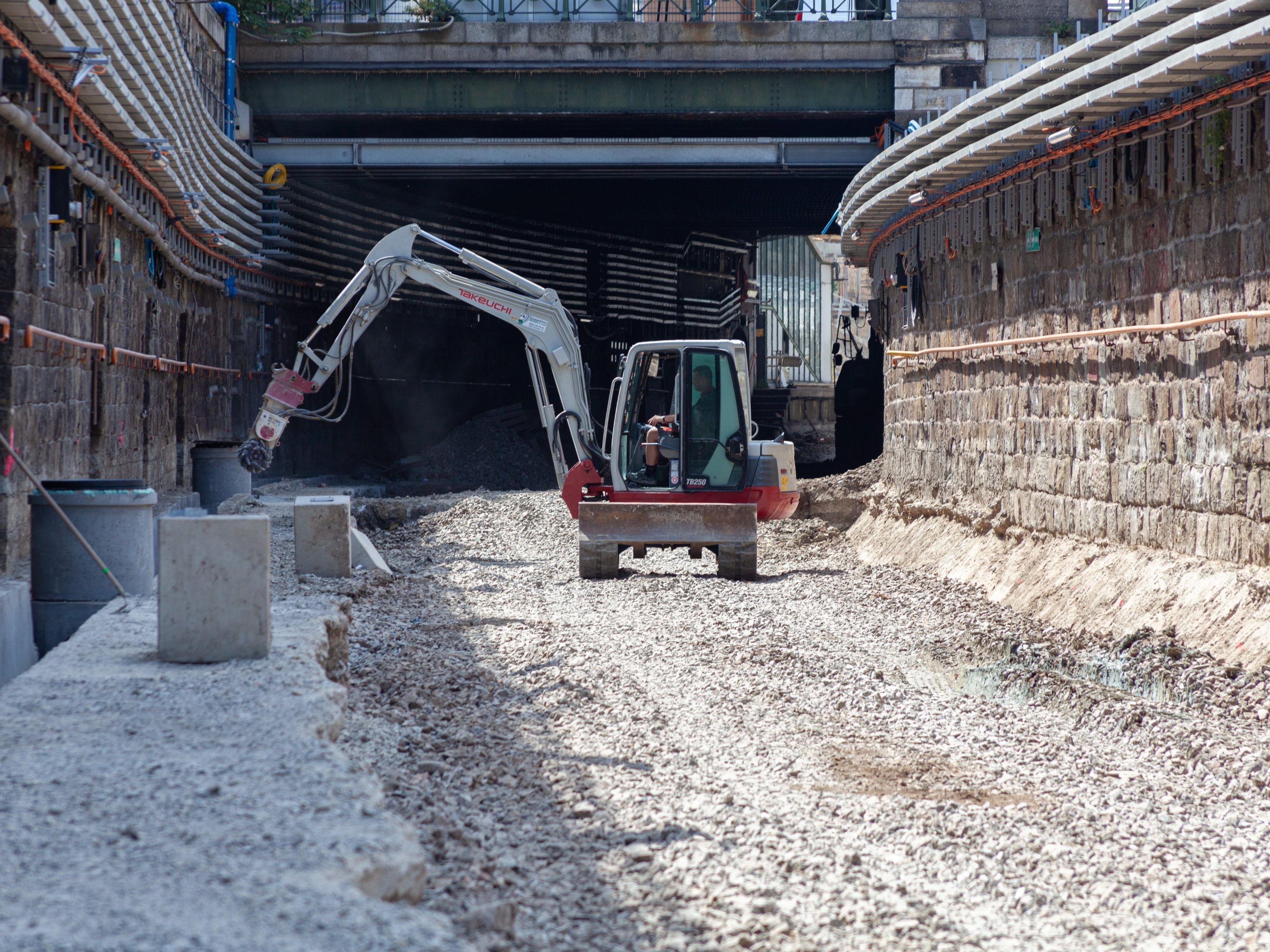 Wegen Gleisbauarbeiten kommt es auf der Wiener U4 erneut zu einer Teilsperre.