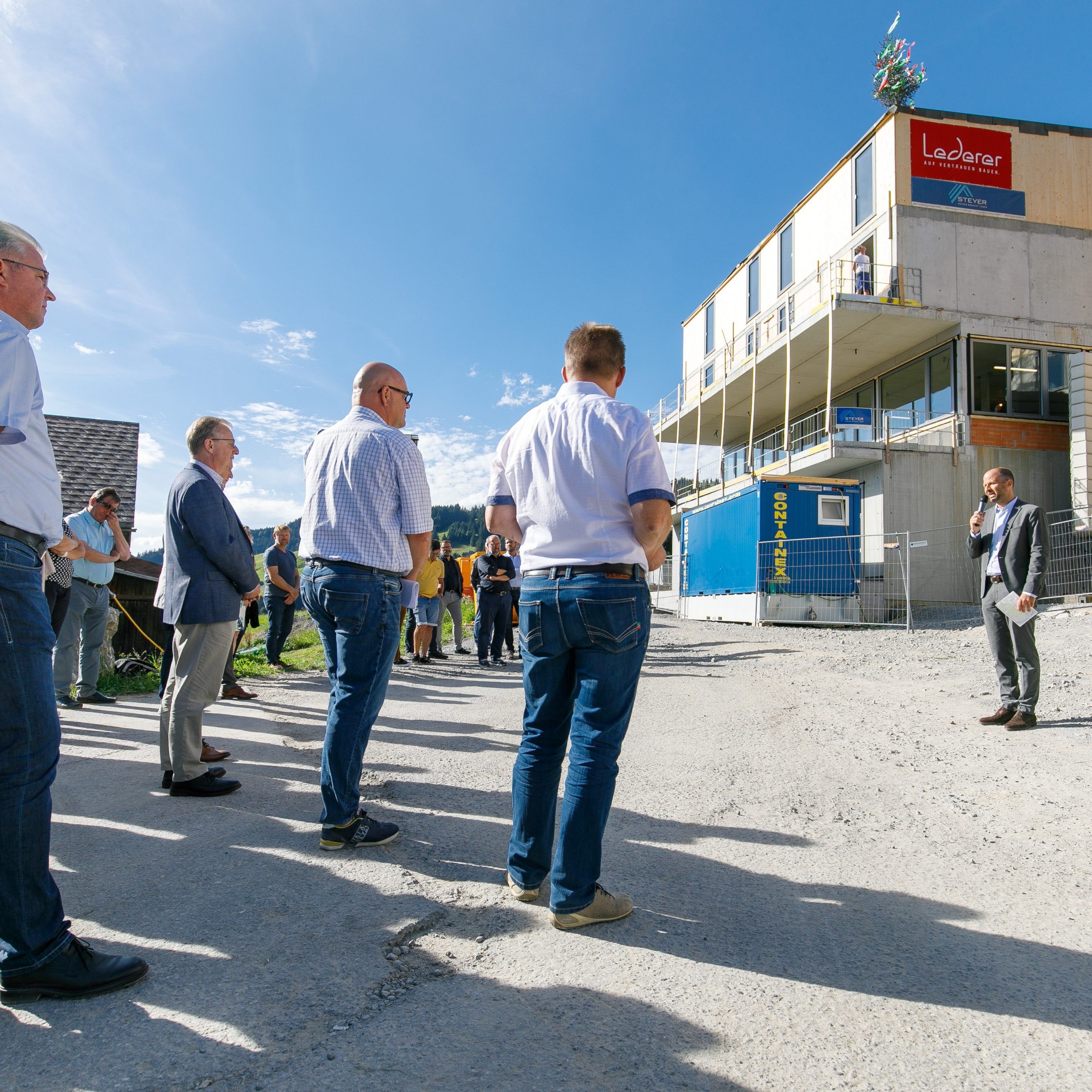 Neues JUFA Hotel Laterns – Klangholzhus nimmt Gestalt an