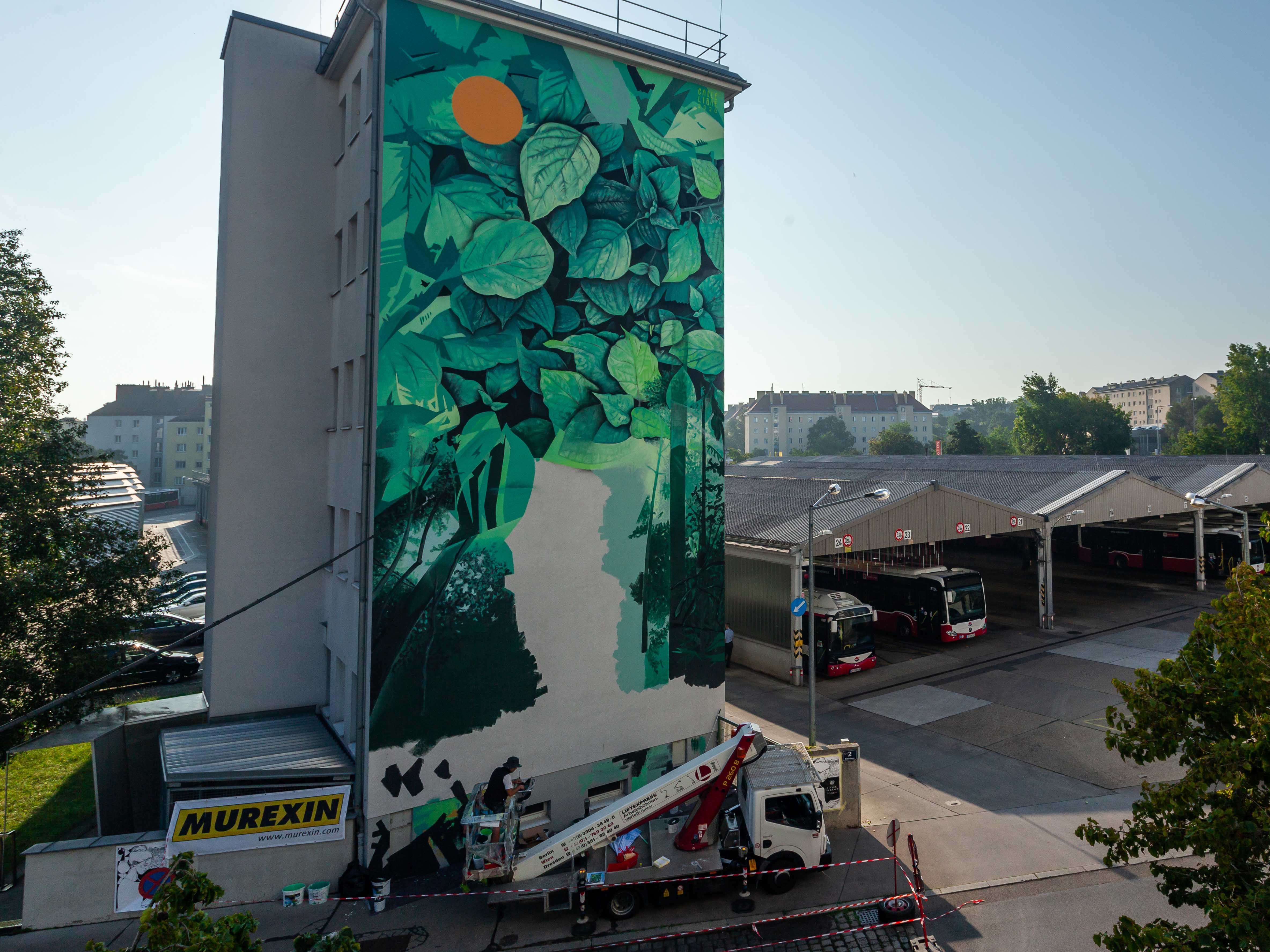 Eine Wand der Garage Spetterbrücke wird beim Calle Libre Festival von Urban-Artist Fabio Petani neu gestaltet. Eine Wand der Garage Spetterbrücke wird beim Calle Libre Festival von Urban-Artist Fabio Petani neu gestaltet.