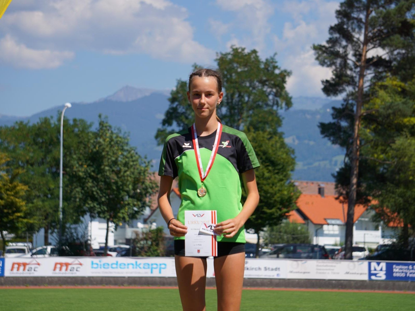 Jolien Allgäuer Landesmeisterin im Diskus U16 Jolien Allgäuer Landesmeisterin im Diskus U16