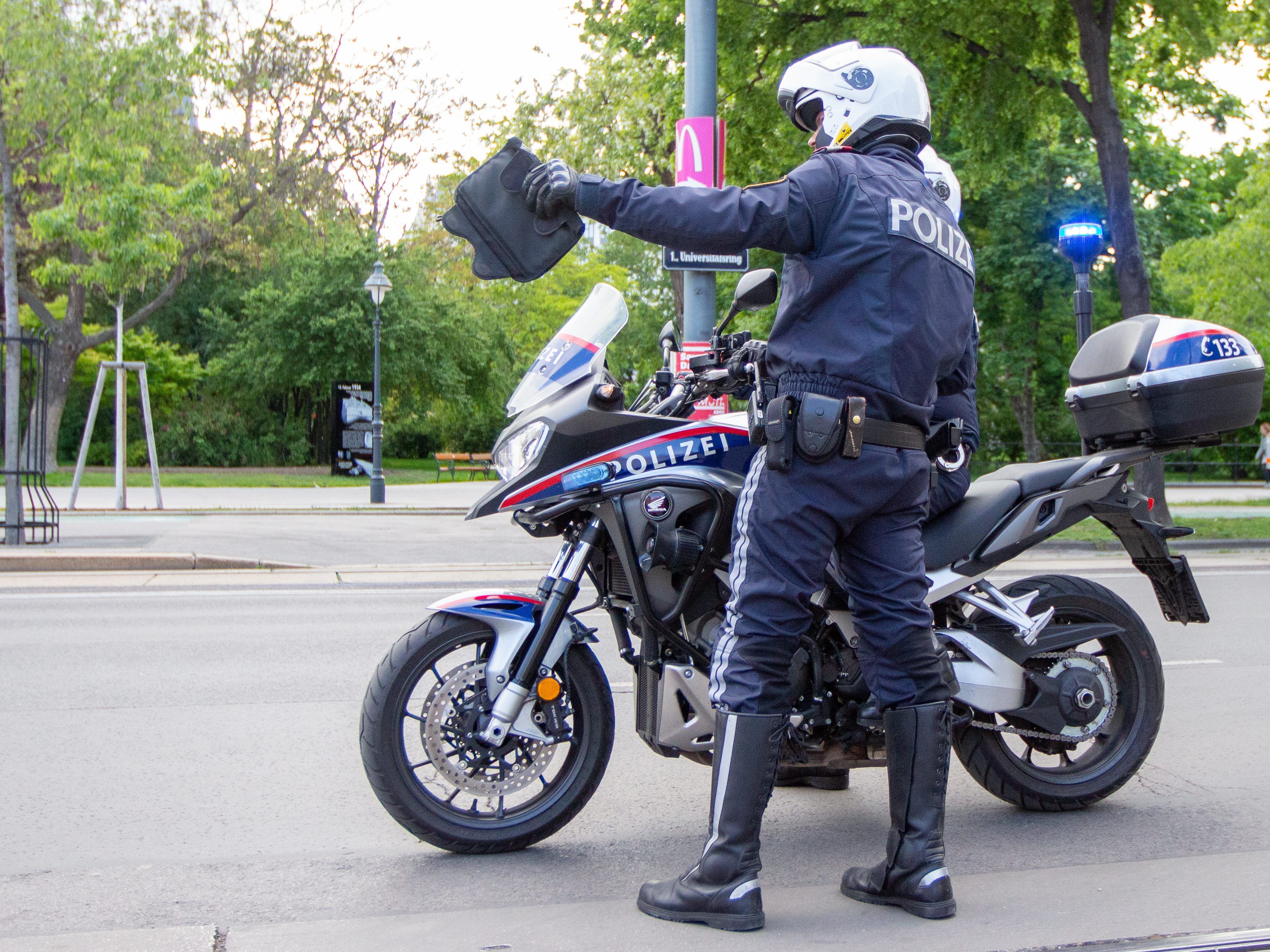 Nach wie vor läuft die Großfahndung. Nach wie vor läuft die Großfahndung.