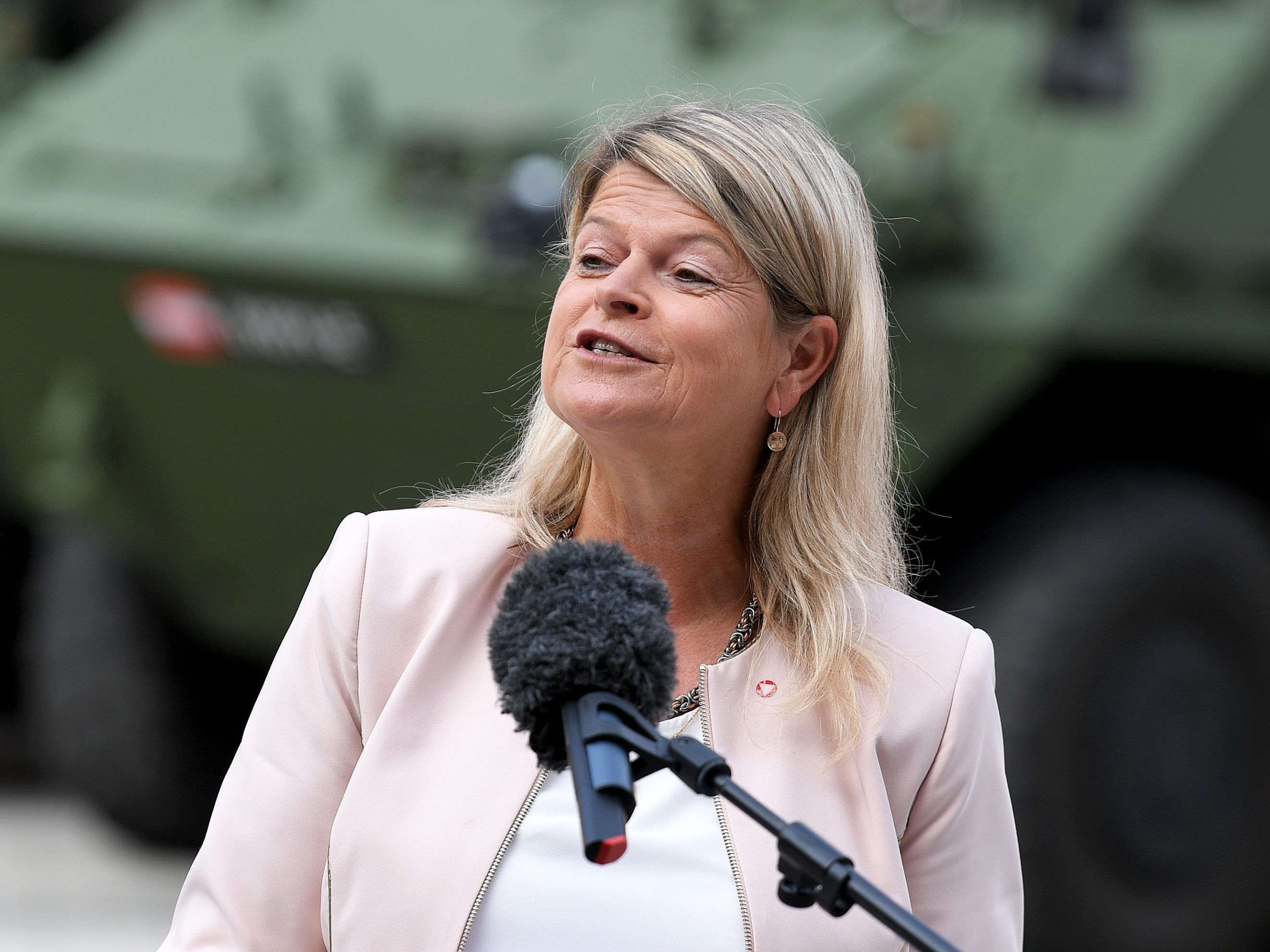 Verteidigungsministerin Klaudia Tanner (ÖVP) wurde zum Opfer von Hass im Netz Verteidigungsministerin Klaudia Tanner (ÖVP) wurde zum Opfer von Hass im Netz
