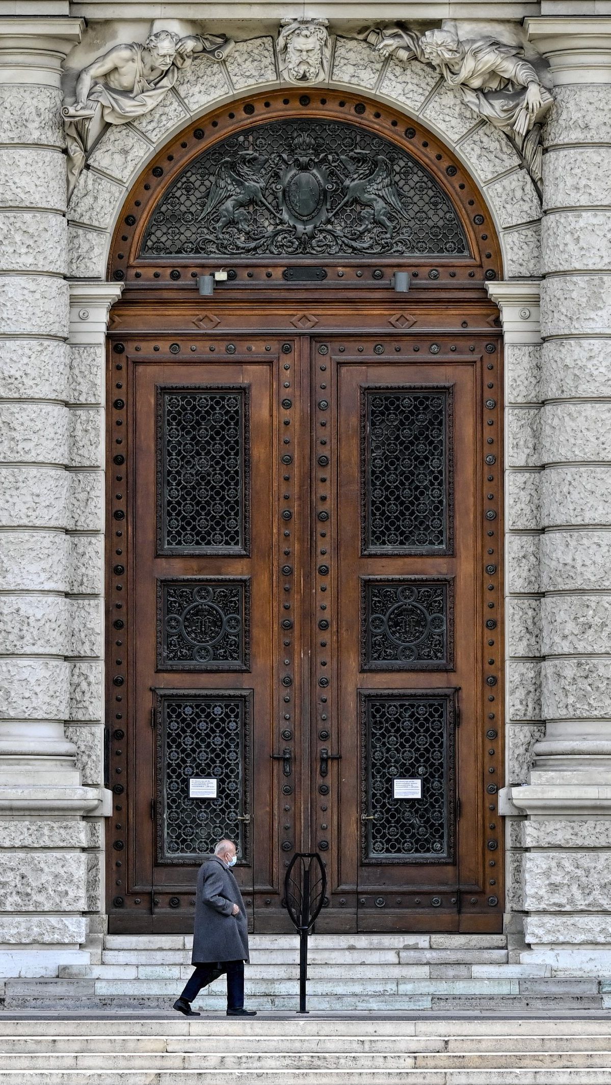 Kunstschätze bei freiem Eintritt entdecken - dies ist etwa in der Kaiserlichen Schatzkammer Wien im Kunsthistorischen Museum möglich