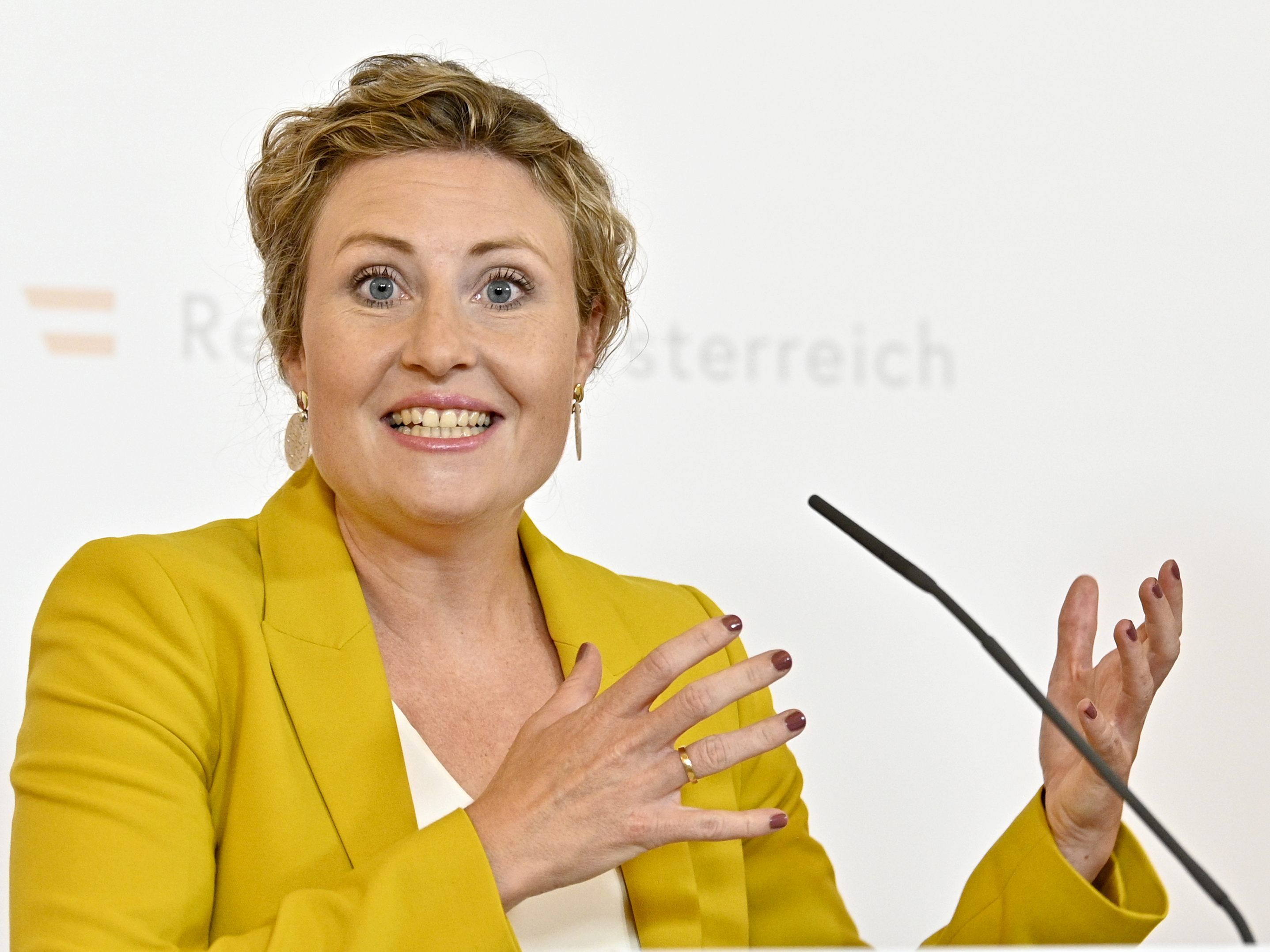 Frauenministerin Susanne Raab (ÖVP) versicherte, dass es nicht zu großflächigen Schulschließungen im Herbst kommen wird