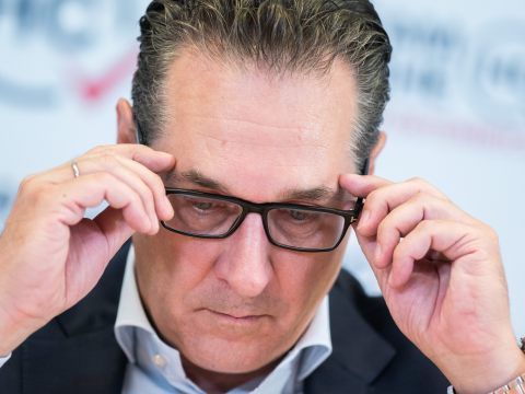 Ein weiterer ehemaliger Leibwächter belastet nun Ex-FPÖ-Chef Strache. Ein weiterer ehemaliger Leibwächter belastet nun Ex-FPÖ-Chef Strache.