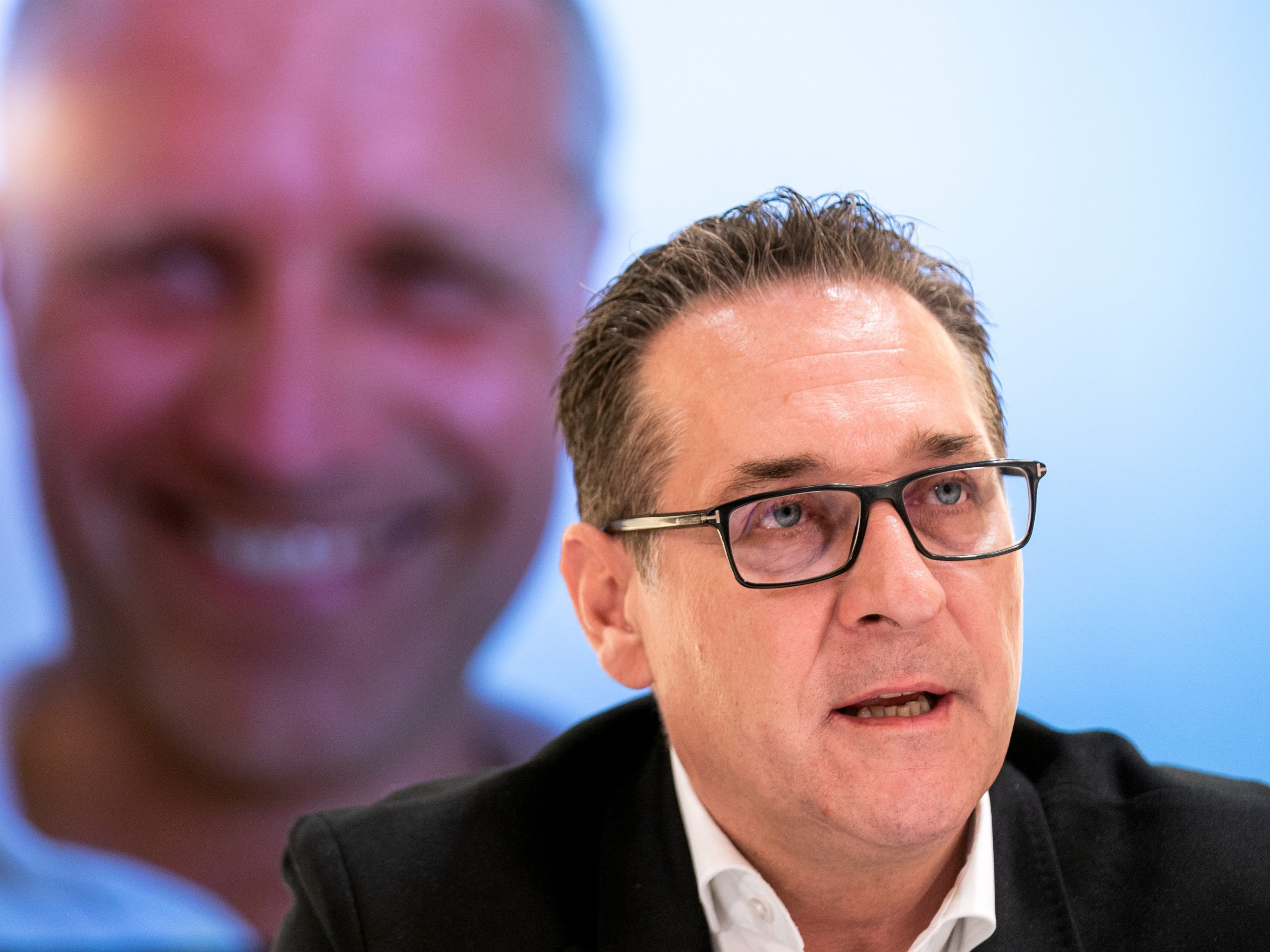 Petr Bystron war bei der Pressekonferenz von HC Strache zugeschaltet. Petr Bystron war bei der Pressekonferenz von HC Strache zugeschaltet.
