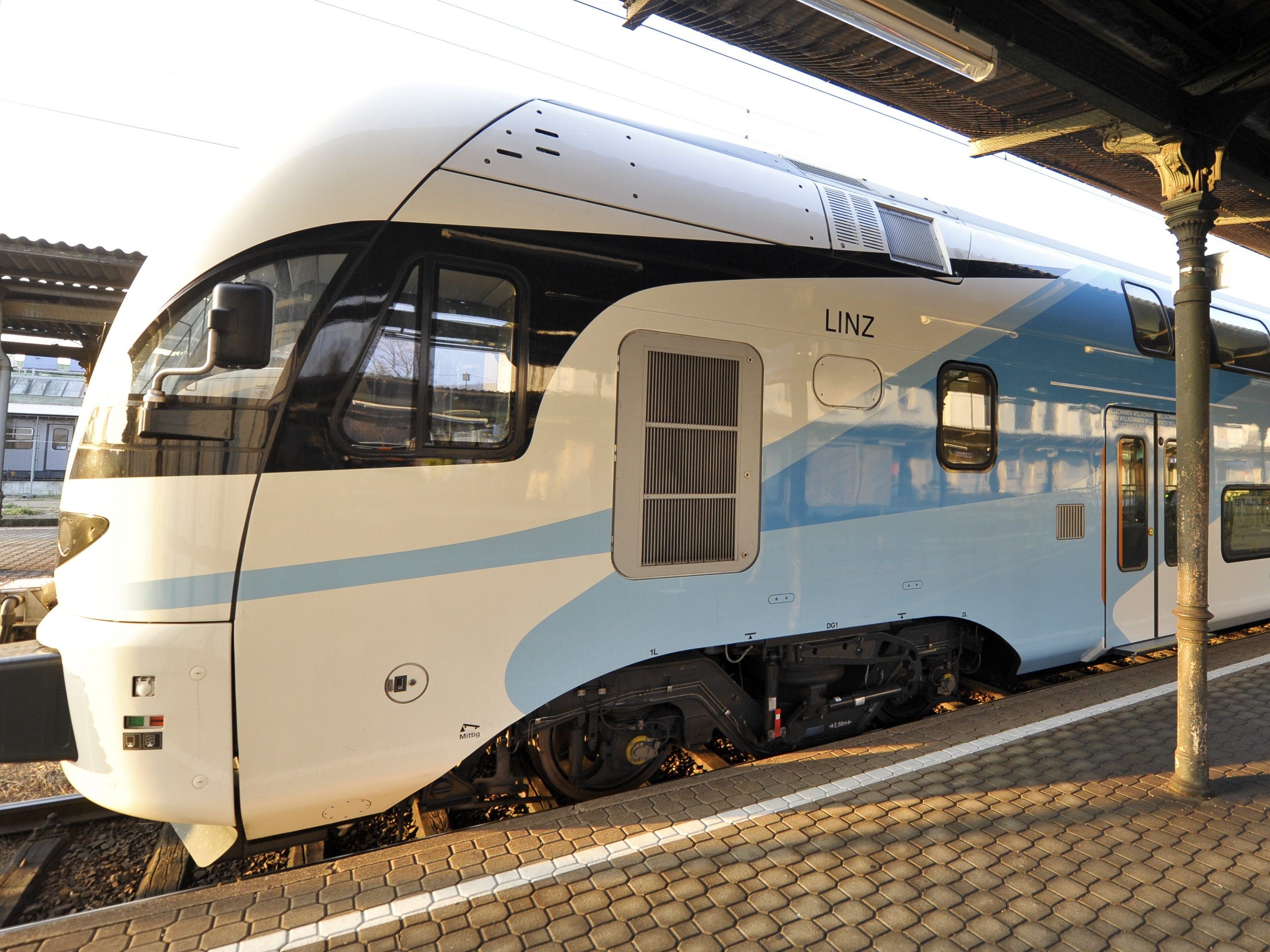 Eine am Coronavirus erkrankte Person ist mit der Westbahn von Wien nach Linz gereist. Eine am Coronavirus erkrankte Person ist mit der Westbahn von Wien nach Linz gereist.