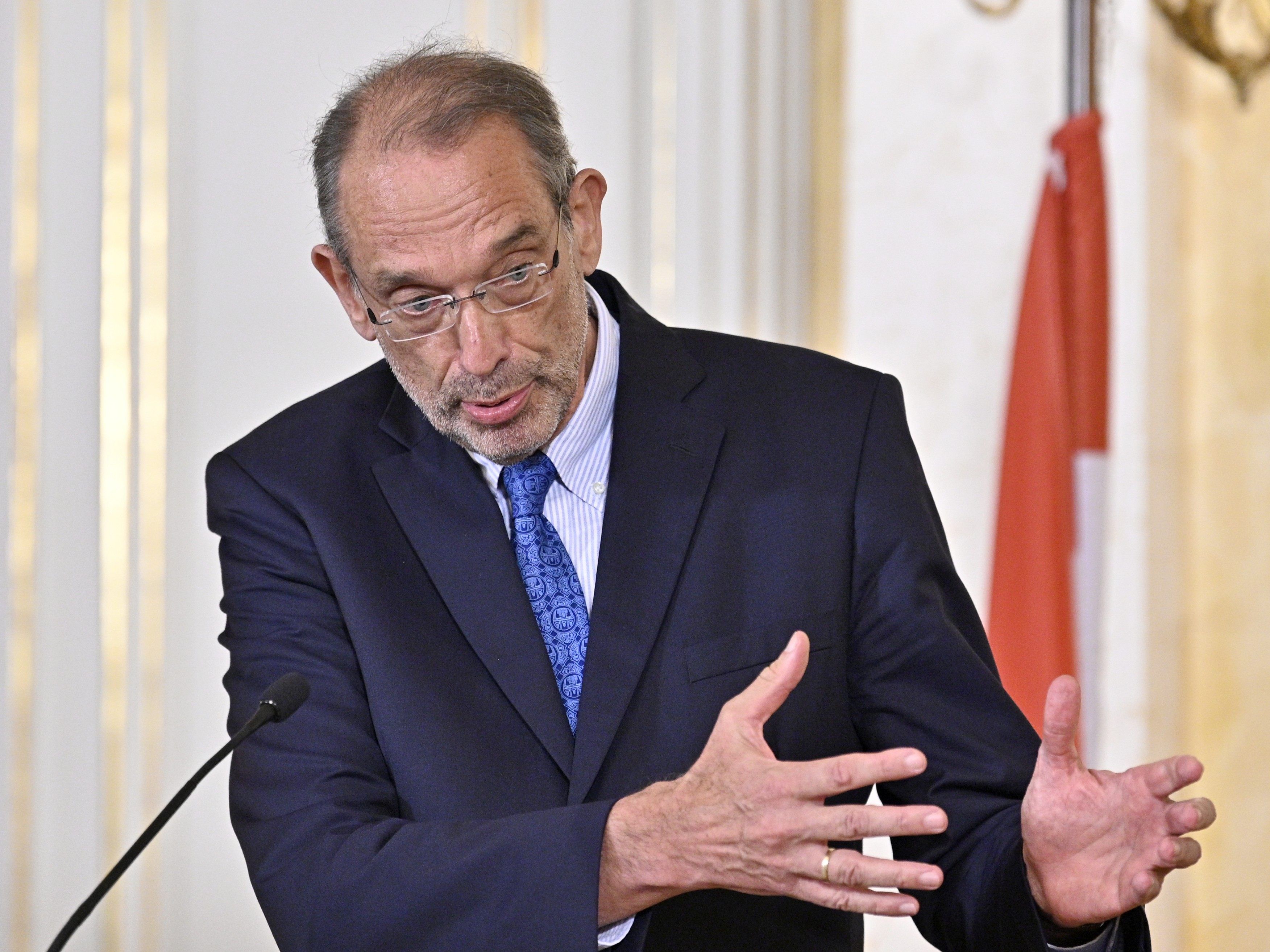 Faßmann möchte so lange wie möglich einen normalen Schulbetrieb ermöglichen.