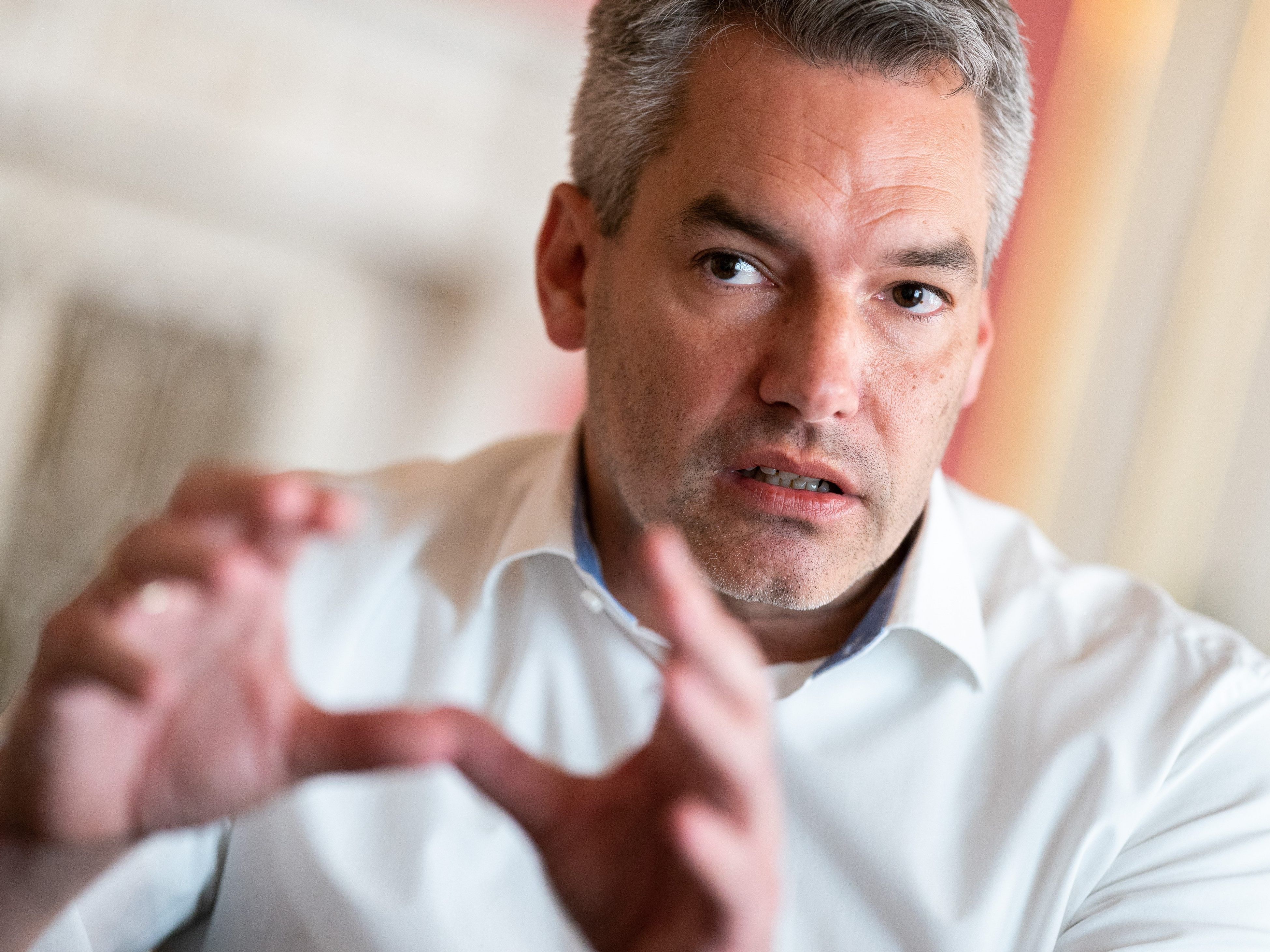 Der Innenminister erwartet den Bericht zu türkischem Einfluss Ende August. Der Innenminister erwartet den Bericht zu türkischem Einfluss Ende August.