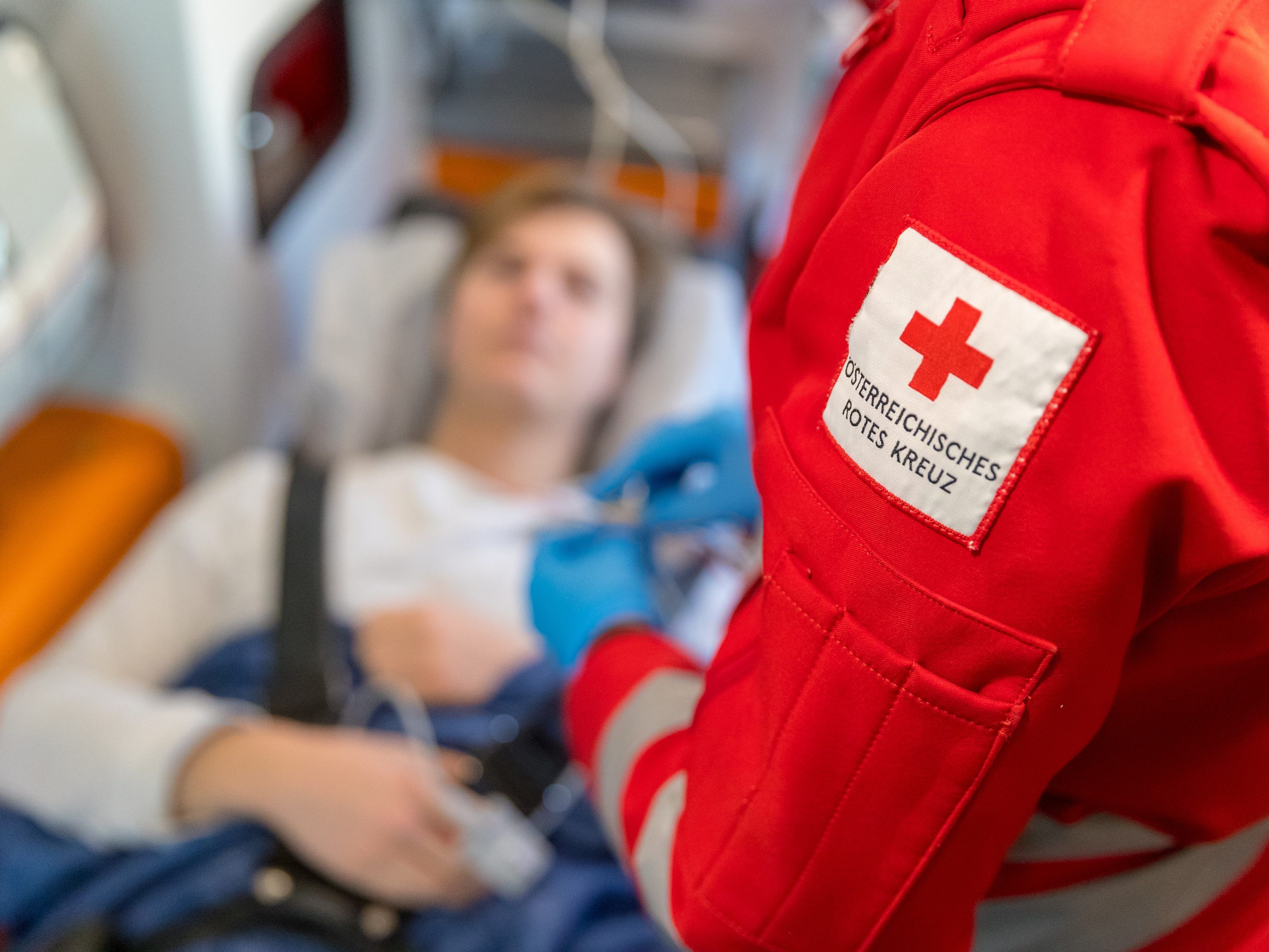 Der junge Mann zog sich vermutlich eine Gehirnerschütterung zu.