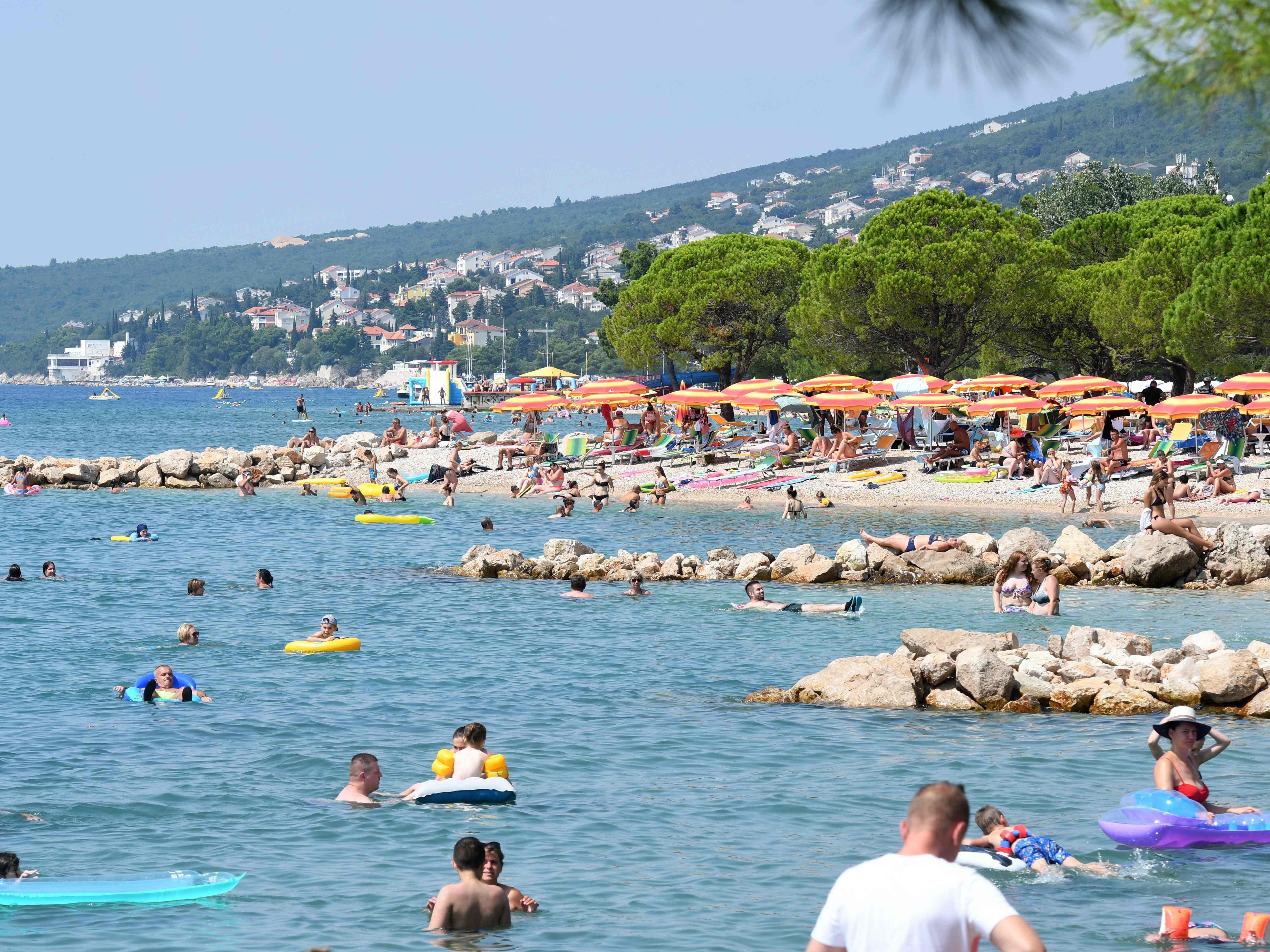esundheitsreferentin appelliert an Kroatien-Urlauber: "Abstand halten". esundheitsreferentin appelliert an Kroatien-Urlauber: "Abstand halten".