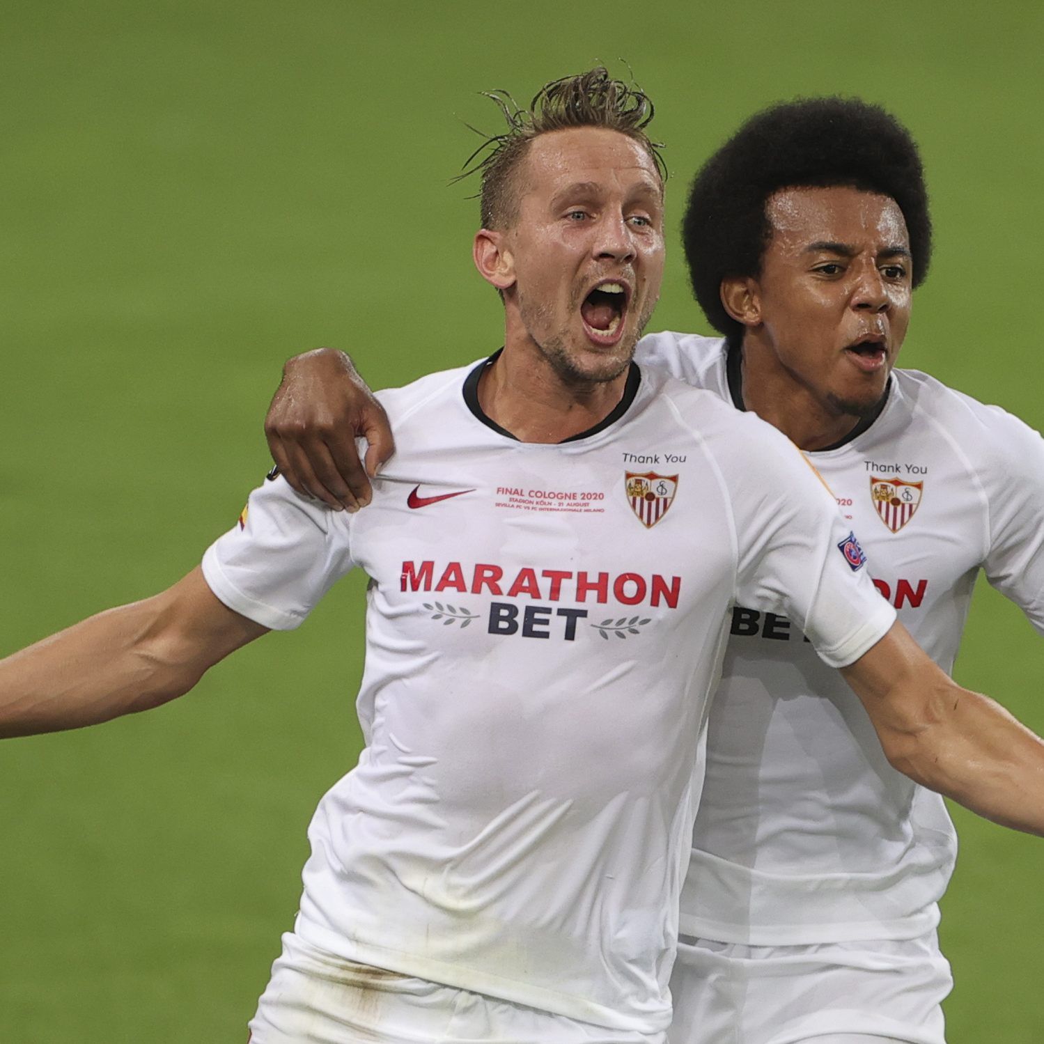 Luuk de Jong (r.) brachte sein Team mit zwei Treffern auf Titel-Kurs.