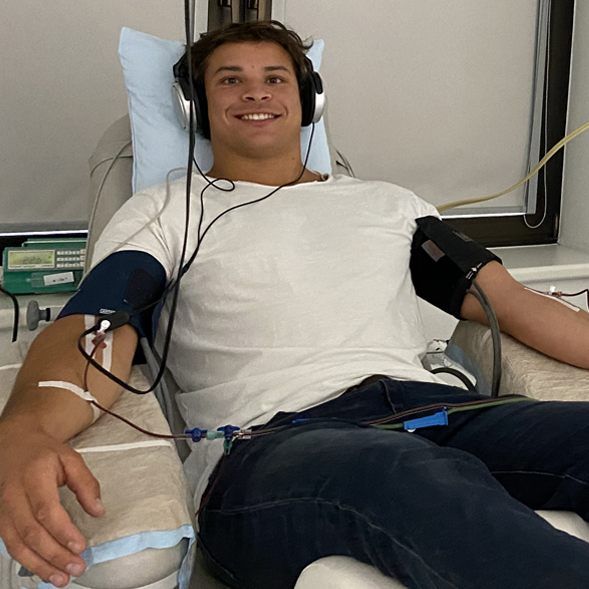 Rodel-Weltmeister Jonas Müller bei der Stammzellenspende.