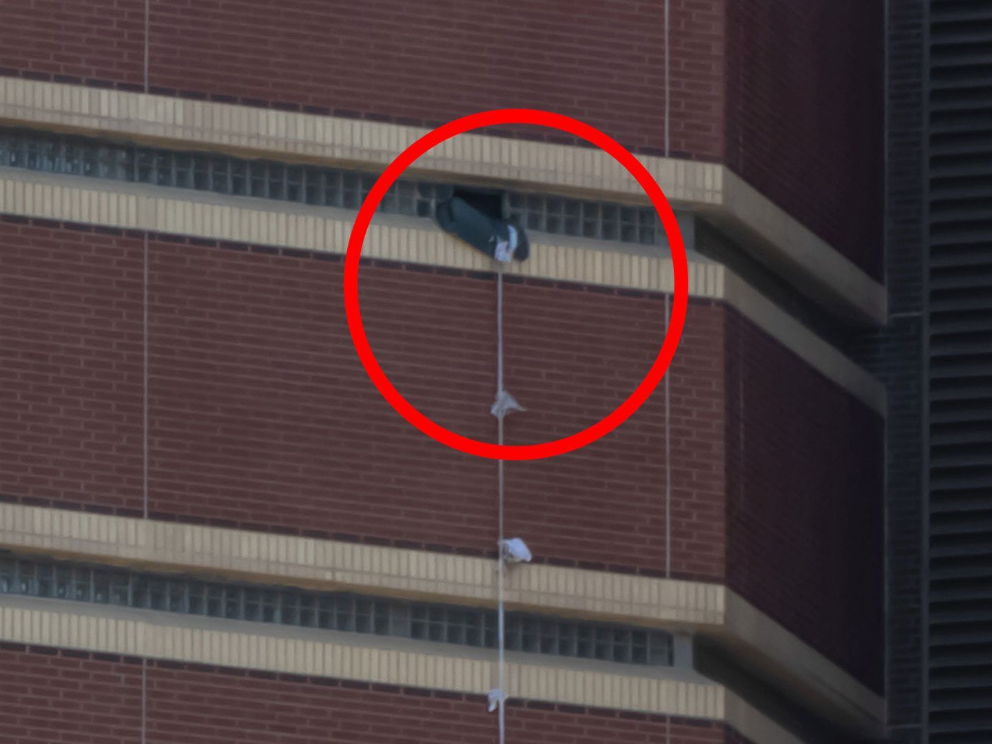 Zwei Insassen sind ausgebrochen, einer konnte fliehen.