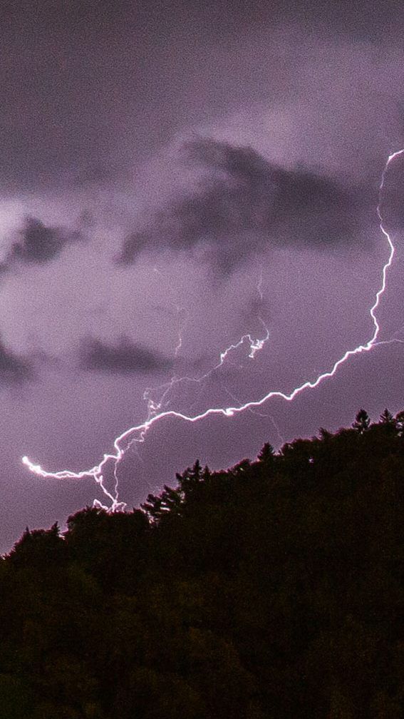 Gerade im Sommer kann es passieren, dass es zu heftigen Wärmegewittern kommt.
