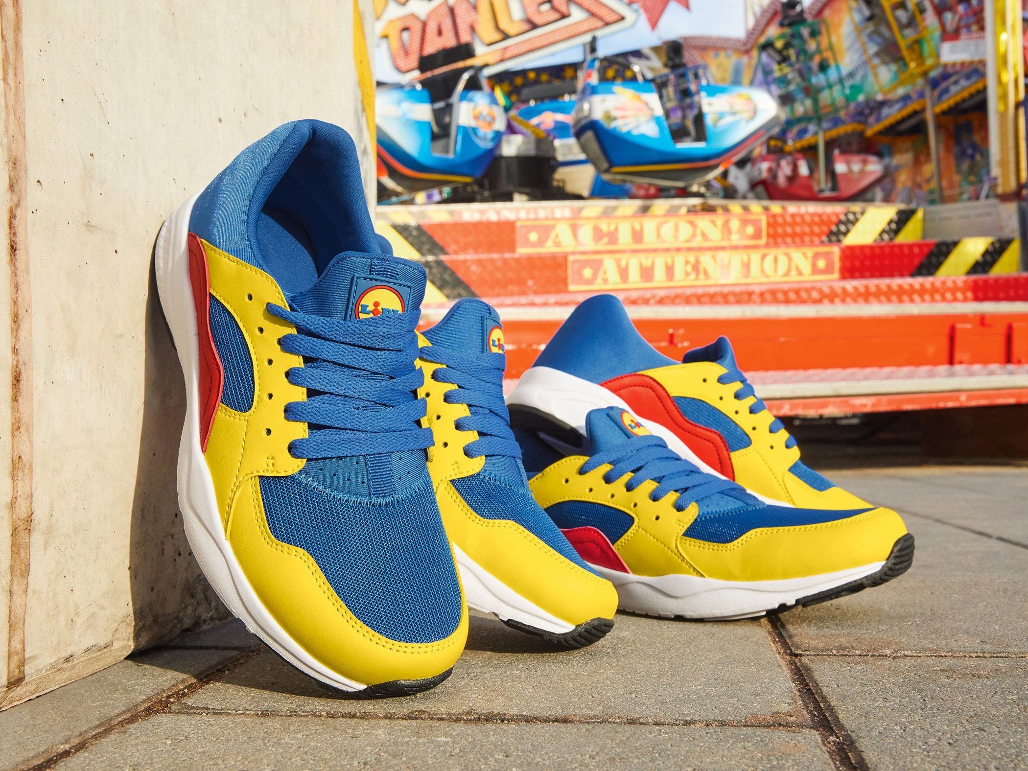Den Lidl Sneaker gibt’s ab 20. August in Vorarlberg, Tirol, Salzburg, Oberösterreich und in den Filialen Amstetten, Waidhofen a d. Ybbs, Wieselburg und Ybbs. Den Lidl Sneaker gibt’s ab 20. August in Vorarlberg, Tirol, Salzburg, Oberösterreich und in den Filialen Amstetten, Waidhofen a d. Ybbs, Wieselburg und Ybbs.