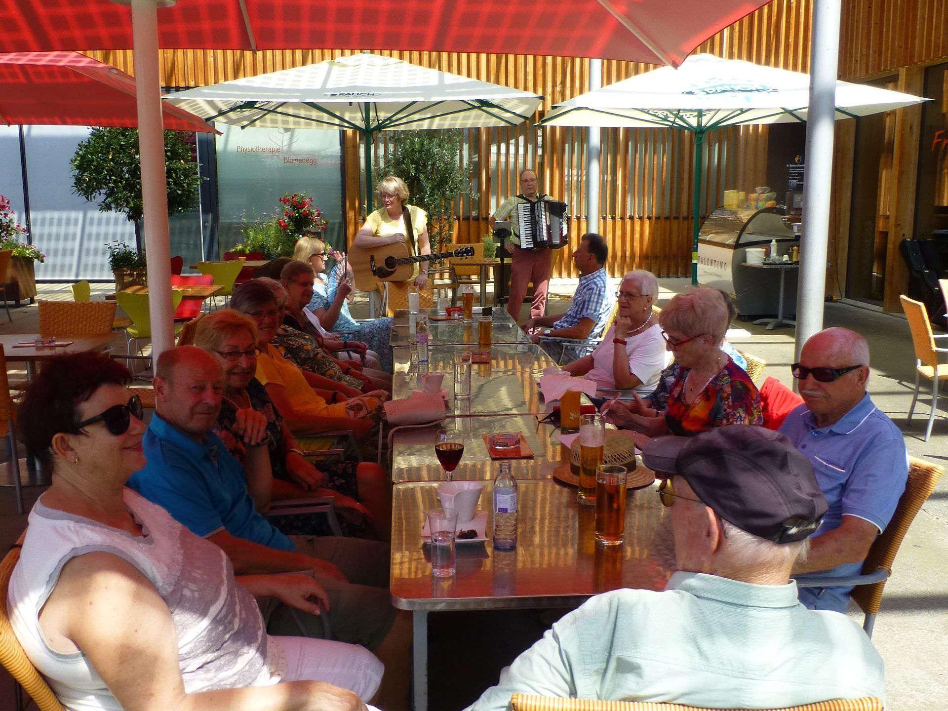 Viel zu erzählen hatten sich die Ludescher PVÖ-Mitglieder bei Kaffee-Nachmittag. Viel zu erzählen hatten sich die Ludescher PVÖ-Mitglieder bei Kaffee-Nachmittag.