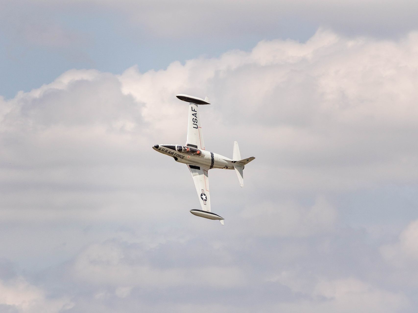 Ein Marine-Flugzeug (Symbolbild) musste in Thailand notlanden und bremste auf seiner Nase.