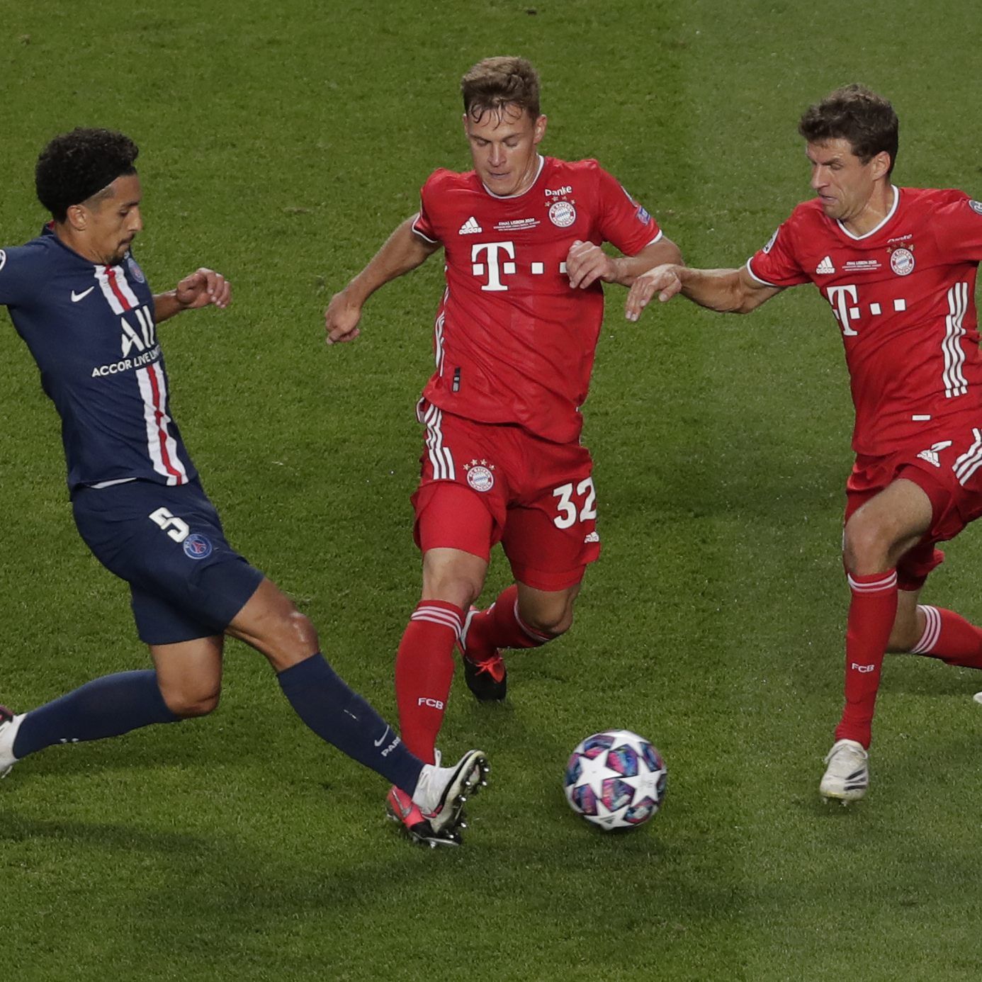 Paris Saint-Germain und Bayern München kämpfen um die Champions-League-Trophäe.
