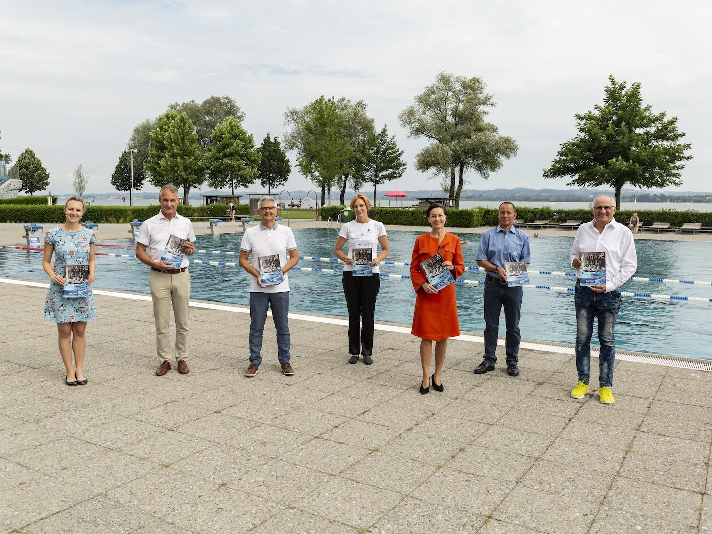 Gratulierten zum 100-jährigen Jubiläum des SC Bregenz (v.l.): Birgit Heinzle (Stadtarchiv Bregenz) BM Markus Linhart, Sigi Kernbeiß, Ute Wimmer-Armellini, Martina Rüscher, Richard Pschorr und Eckart Neururer (Präsident ASKÖ Vorarlberg). Gratulierten zum 100-jährigen Jubiläum des SC Bregenz (v.l.): Birgit Heinzle (Stadtarchiv Bregenz) BM Markus Linhart, Sigi Kernbeiß, Ute Wimmer-Armellini, Martina Rüscher, Richard Pschorr und Eckart Neururer (Präsident ASKÖ Vorarlberg).
