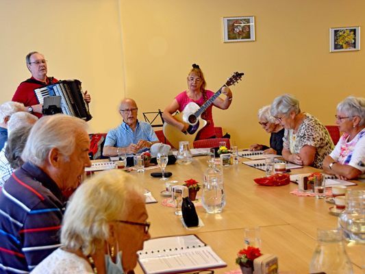 Die begeisterte Singgruppe