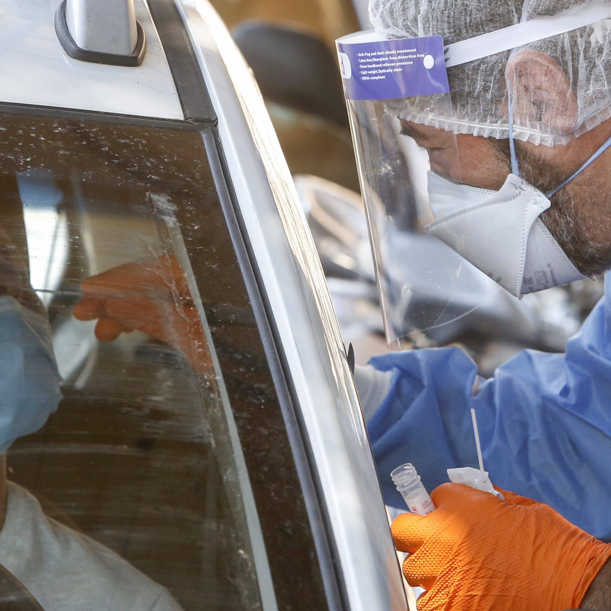 Wer mit einer Coronavirus-Infektion oder eine Quarantäne-Pflicht aus einem Land, in dem Reisewarnung herrscht, zurückkehrt, hat keinen Anspruch auf Lohnfortzahlung.