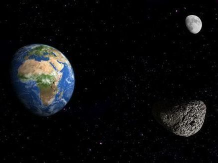 Der Asteroid fliegt näher an der Erde vorbei als der Mond.