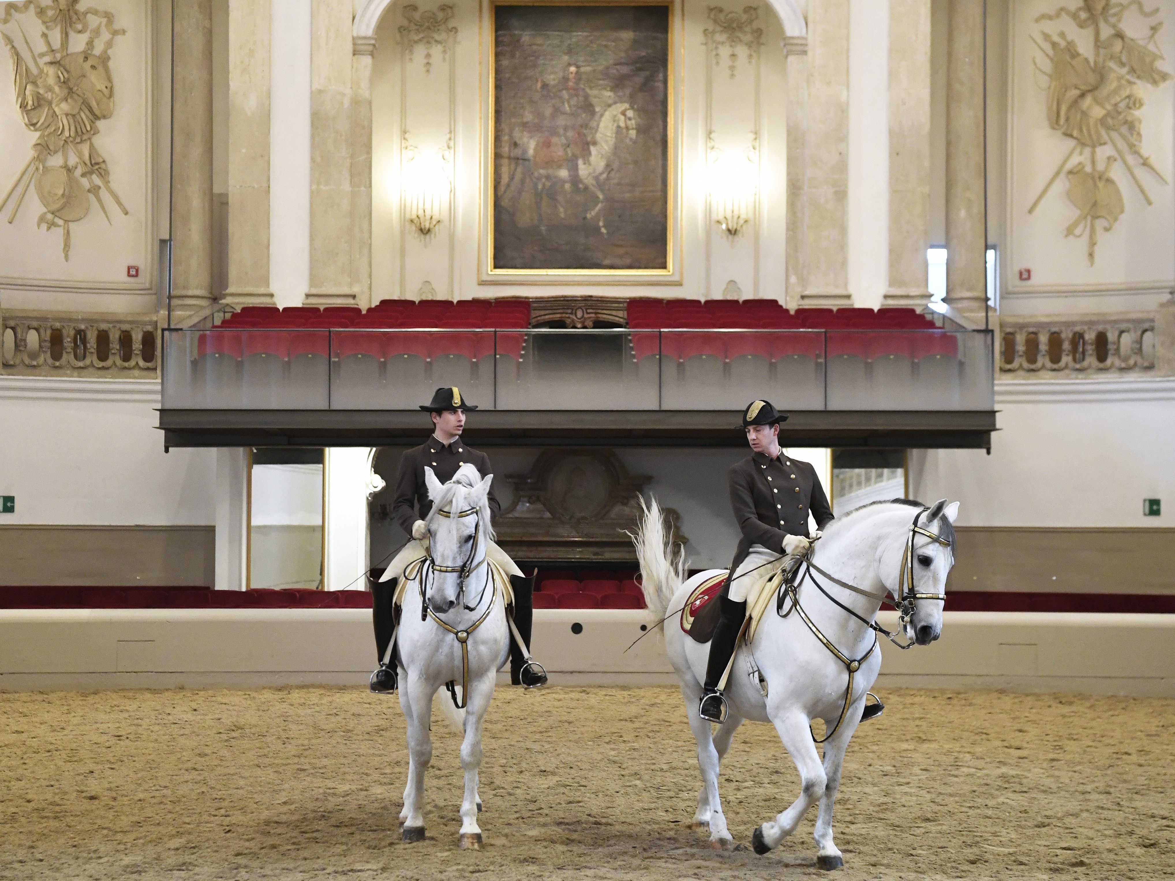 Die Spanische Hofreitschule bietet auch abends öffentliche Trainings an.