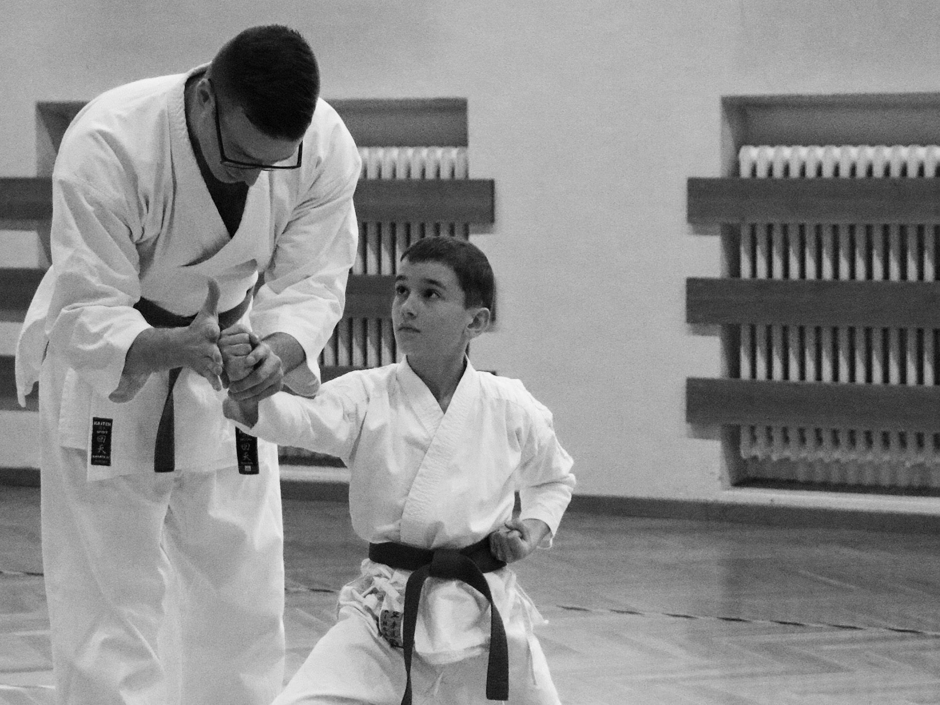 Trainiert wird im Stil des traditionellen Shotokan Karates