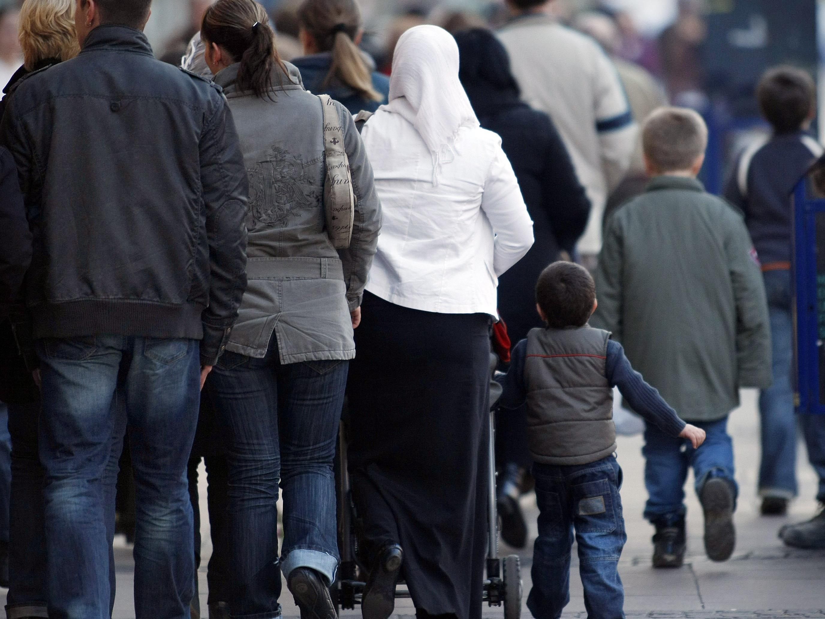 Laut Liste SÖZ sollen Türken und Ex-Jugoslawen als Volksgruppen anerkannt werden. Laut Liste SÖZ sollen Türken und Ex-Jugoslawen als Volksgruppen anerkannt werden.
