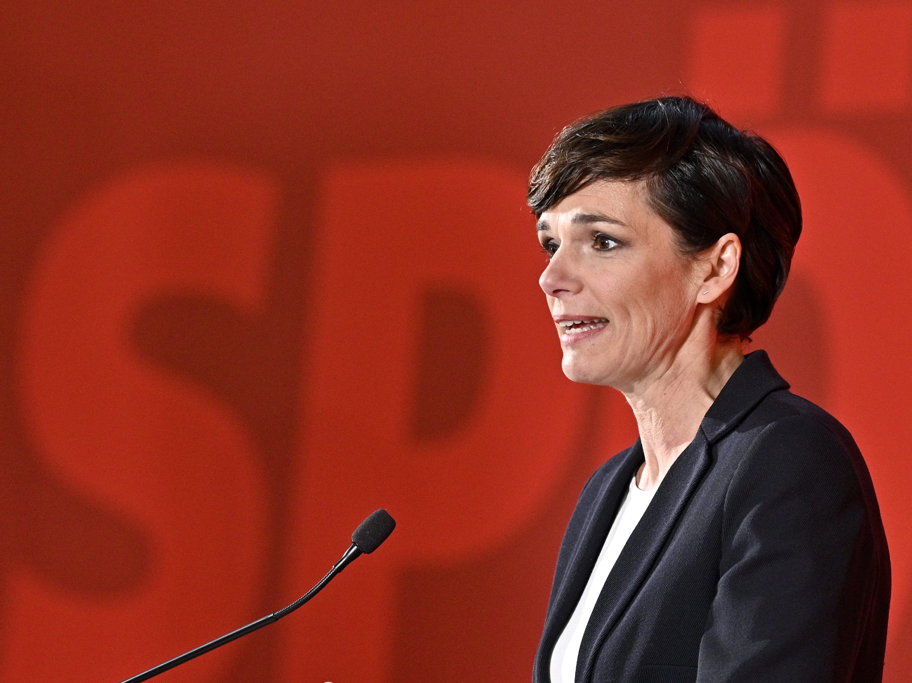 Rendi-Wagner will prekäre Arbeitsverhältnisse verbessern. Rendi-Wagner will prekäre Arbeitsverhältnisse verbessern.