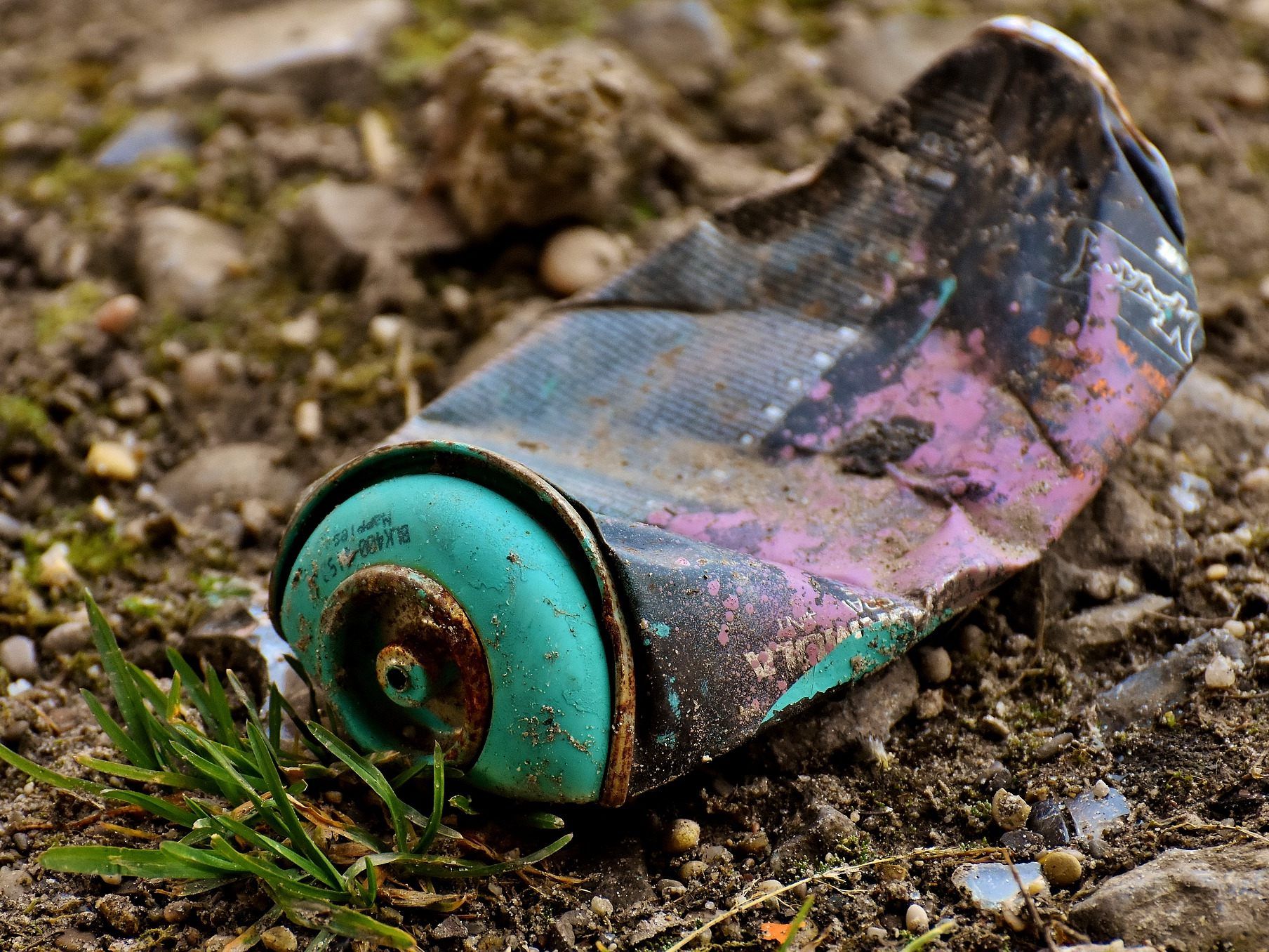 Die Jugendlichen hatten alle Spraydosen dabei. Die Jugendlichen hatten alle Spraydosen dabei.
