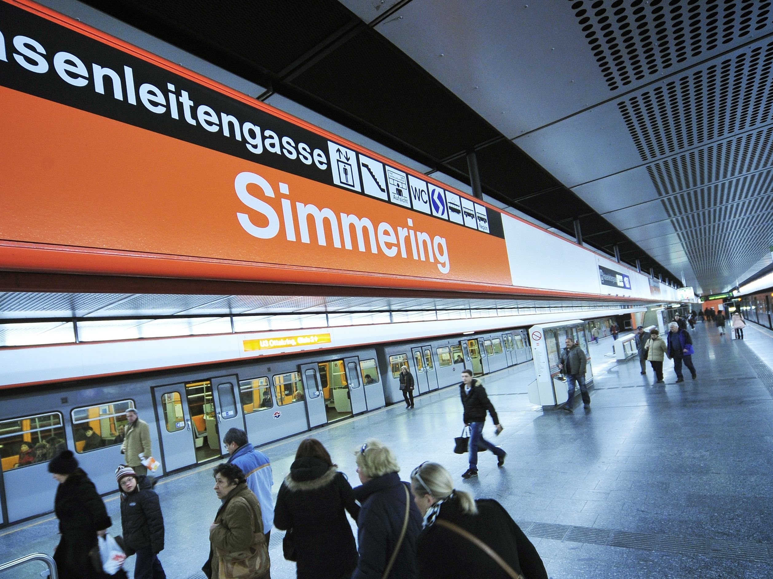 Am Donnerstag löste ein Jugendlicher mit einer Softgun einen Polizeieinsatz in Simmering aus. Am Donnerstag löste ein Jugendlicher mit einer Softgun einen Polizeieinsatz in Simmering aus.
