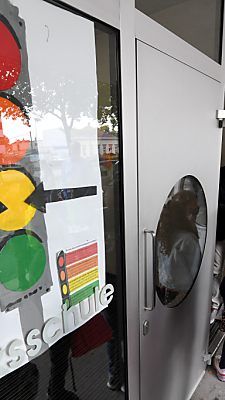 Orange als Reaktion auf steigende Fallzahlen