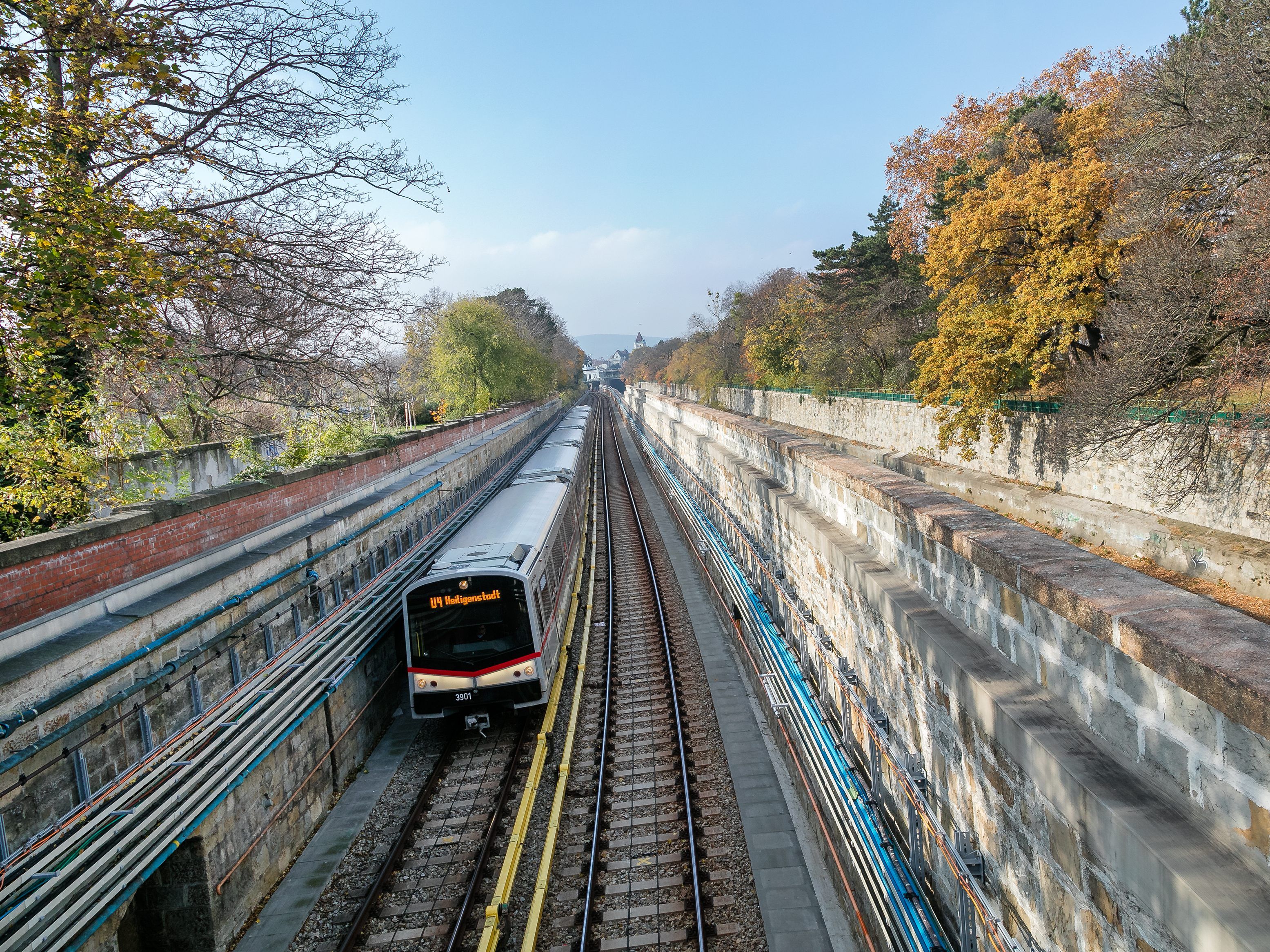 Der U-Bahn-Fahrer konnte im letzten Moment eine Sicherheitsbremsung einleiten. Der U-Bahn-Fahrer konnte im letzten Moment eine Sicherheitsbremsung einleiten.