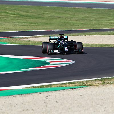 Lewis Hamilton knapp vor Bottas