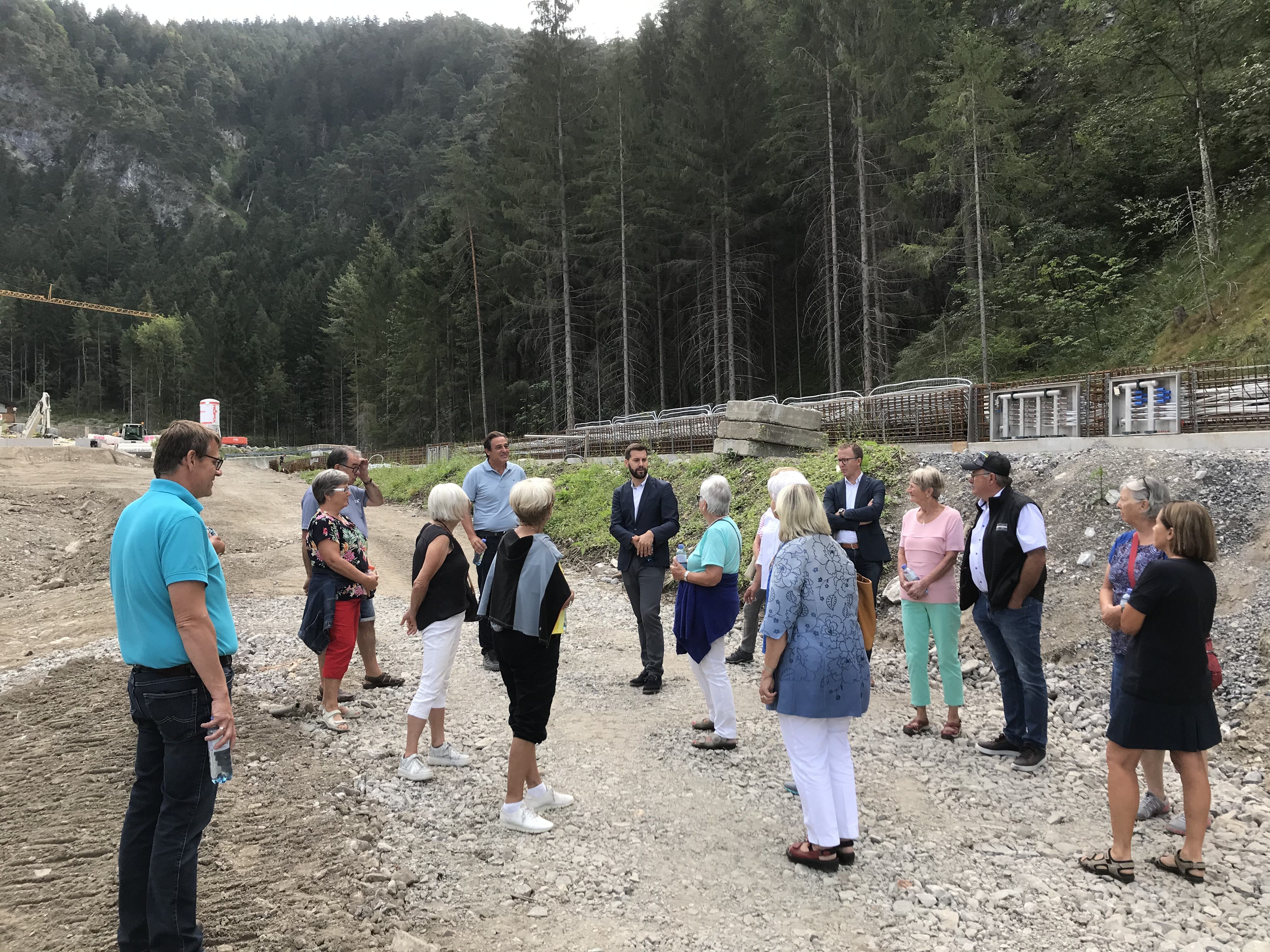 Die Bludenzer Senioren besichtigen die neue Rodelbahn