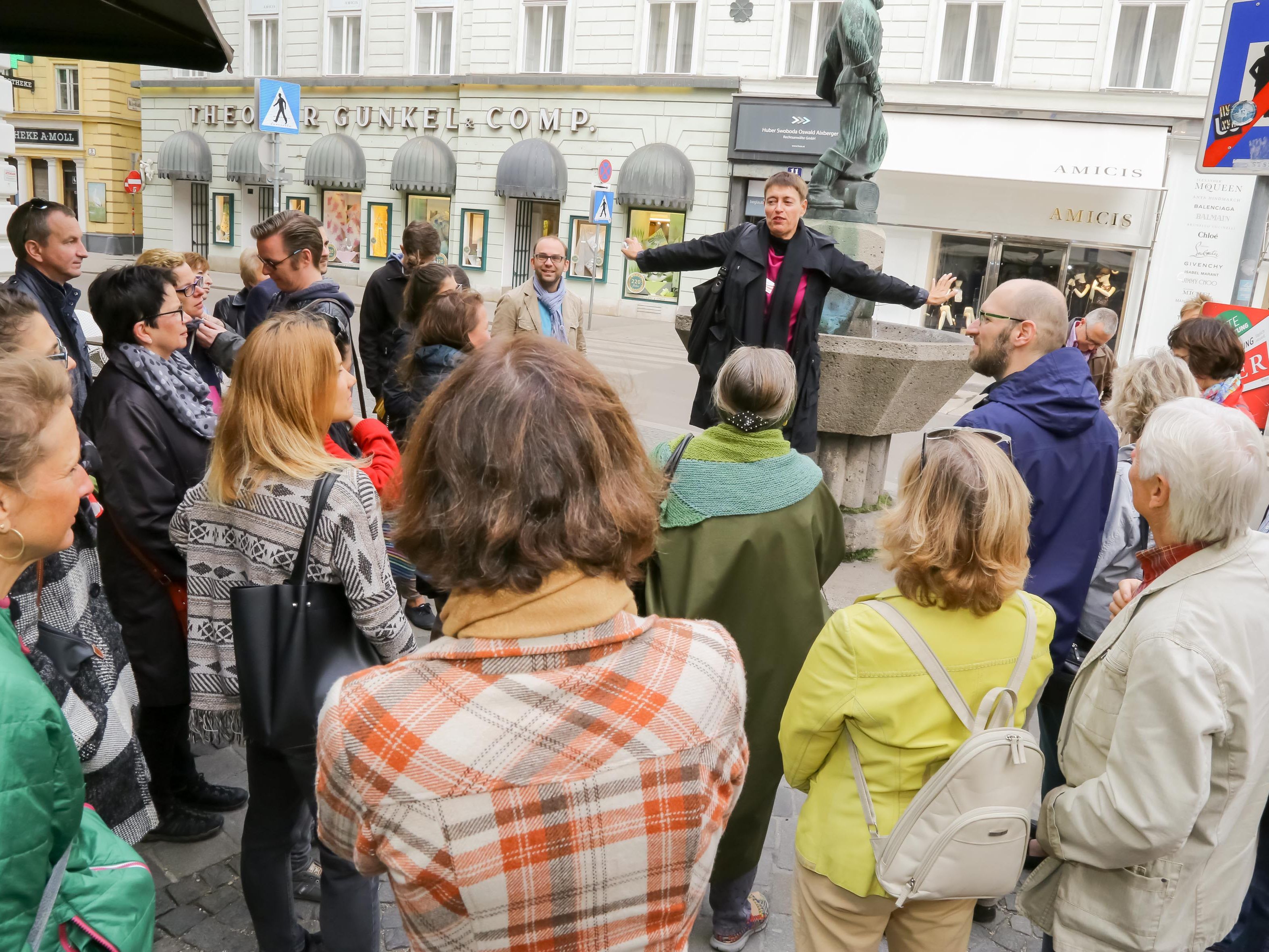 Die Führungen finden jeweils um 10 und um 14.30 Uhr statt. Die Führungen finden jeweils um 10 und um 14.30 Uhr statt.