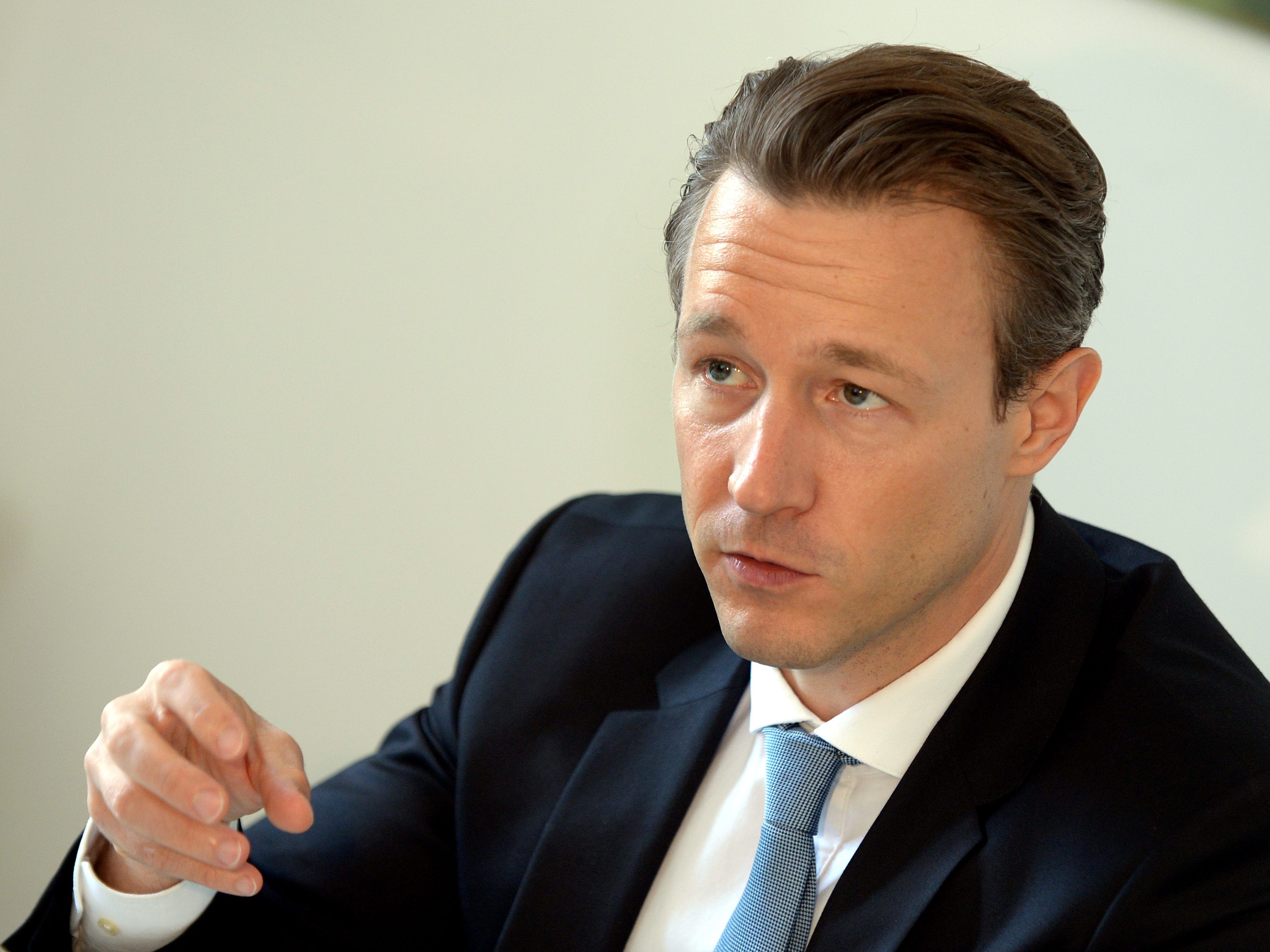 Der Spitzenkandidat der Wiener ÖVP Gernot Blümel will mit einer "Mitte-Rechts-Politik mit Anstand" werben. Der Spitzenkandidat der Wiener ÖVP Gernot Blümel will mit einer "Mitte-Rechts-Politik mit Anstand" werben.