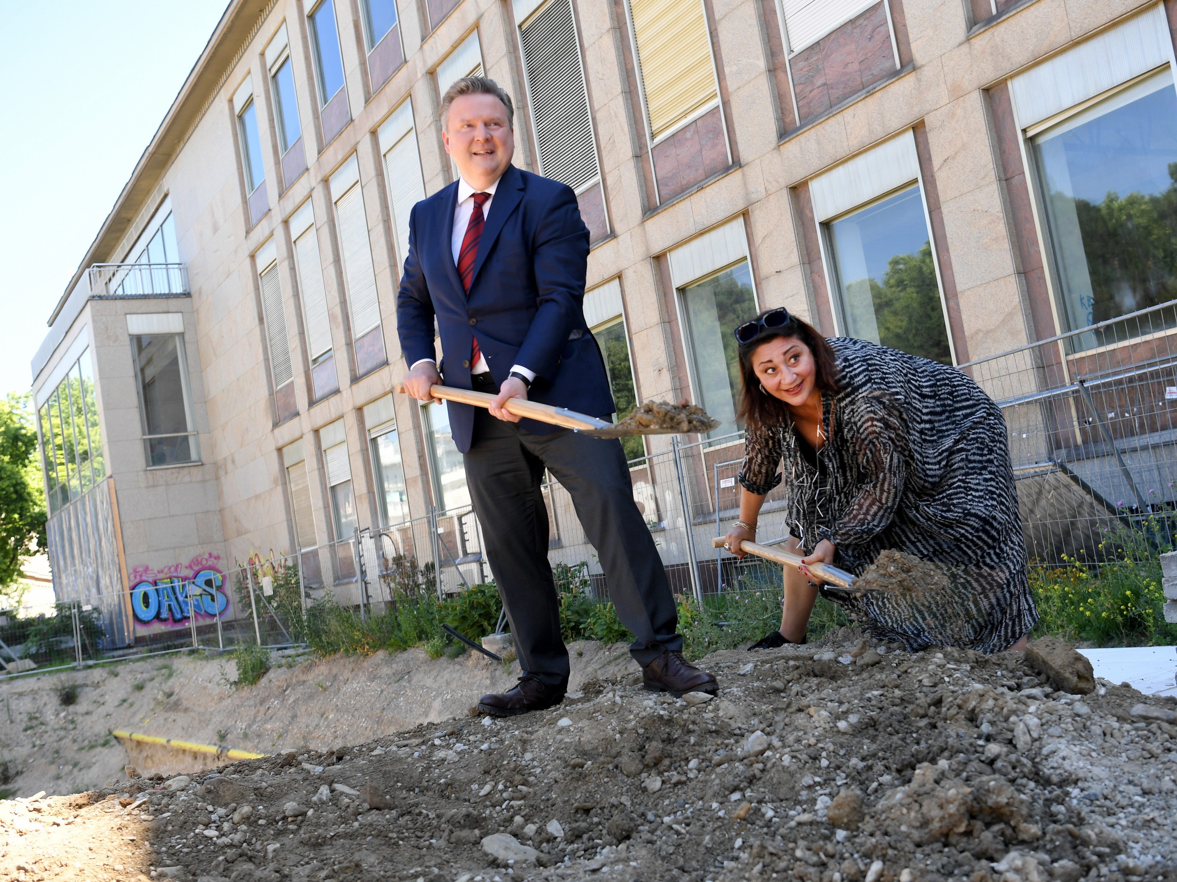 Bürgermeister Michael Ludwig beim Spatenstich zum Um- und Ausbau des Wien Museums.