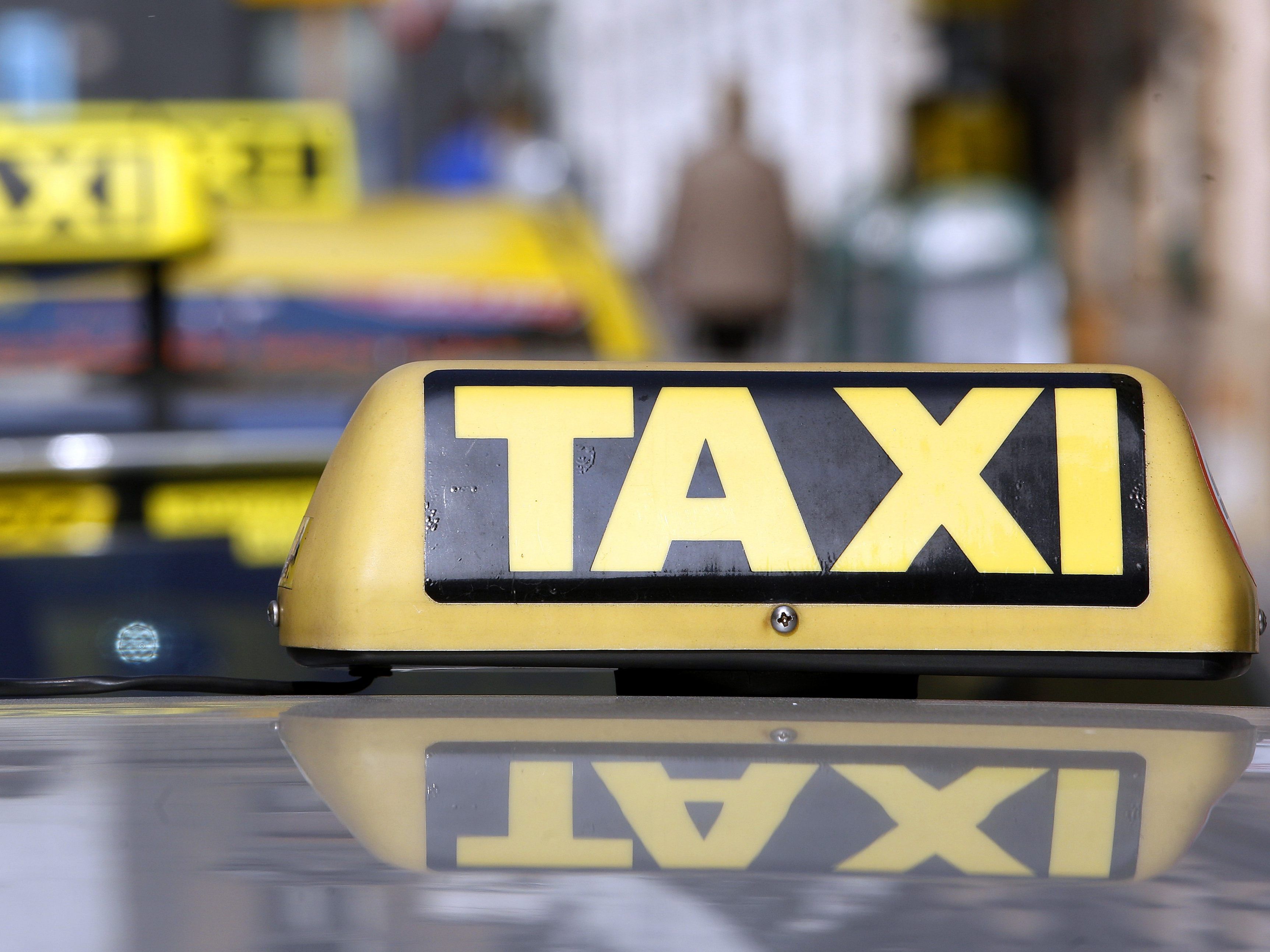Die Zusammenlegung von Taxi- und Mietwagengewerbe ist für den 1. Jänner 2021 vorgesehen. Die Zusammenlegung von Taxi- und Mietwagengewerbe ist für den 1. Jänner 2021 vorgesehen.