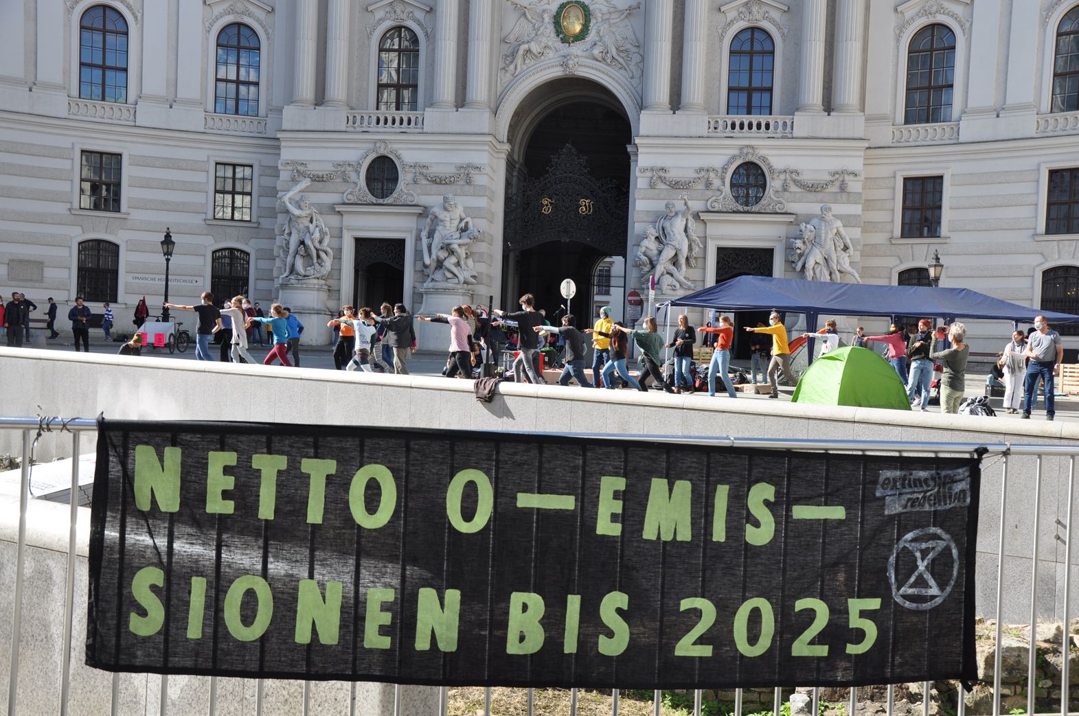 Aktivisten am Michaelerplatz. Aktivisten am Michaelerplatz.