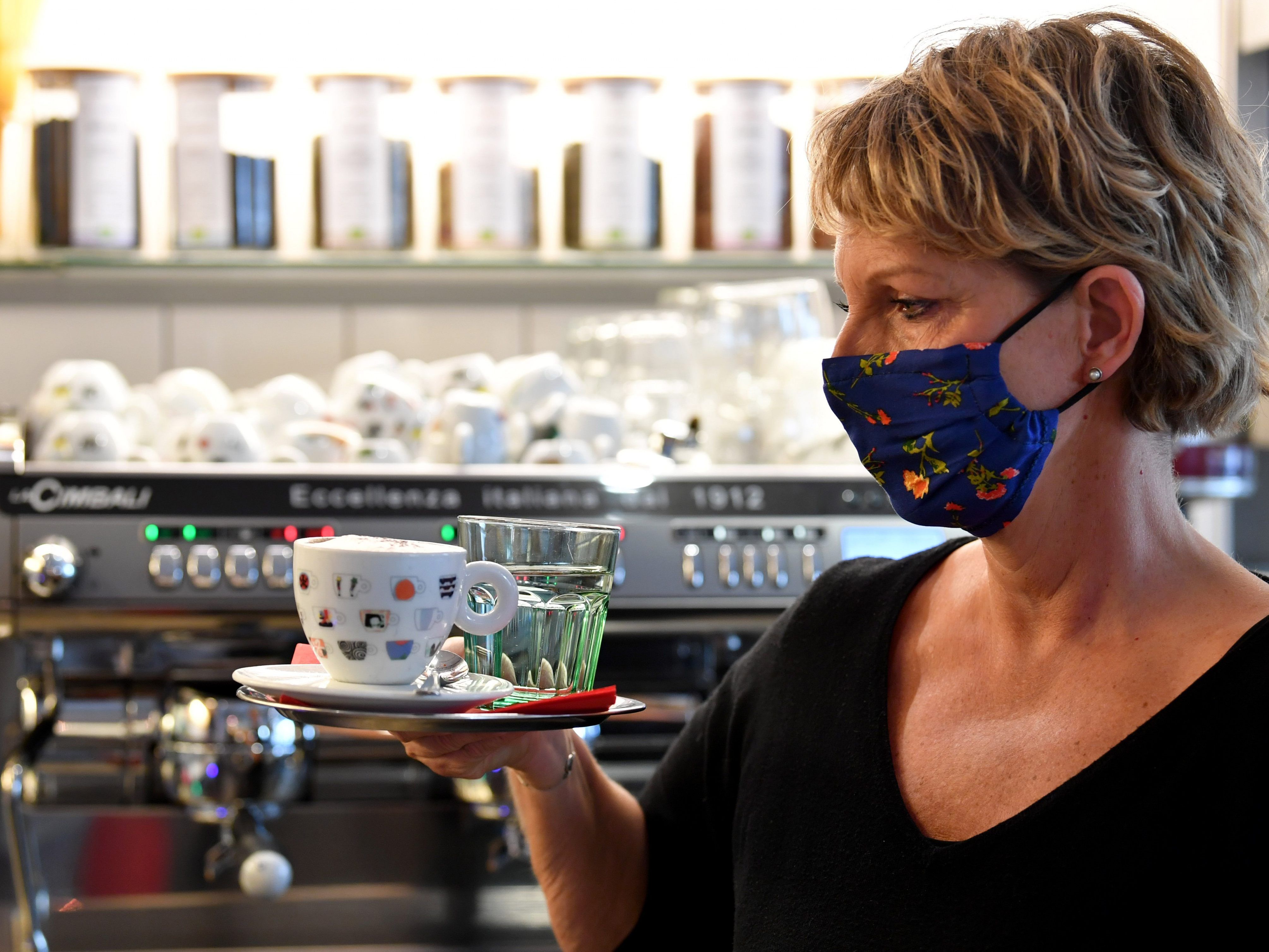 Weitere Verschärfungen in der Gastronomie ab Montag. Weitere Verschärfungen in der Gastronomie ab Montag.