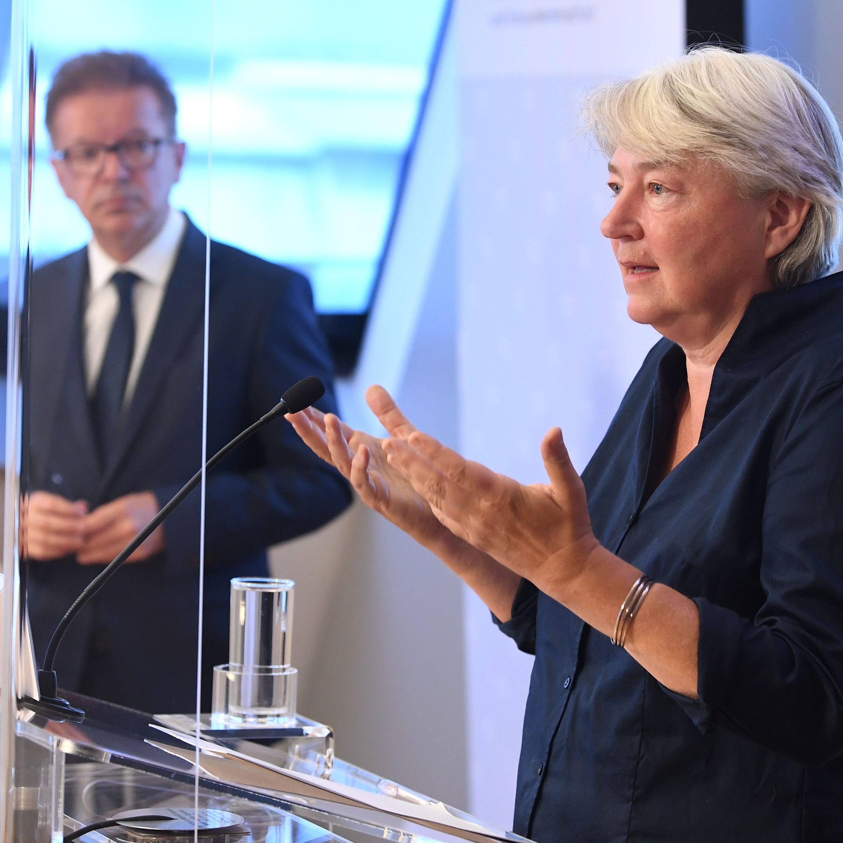 Puchhammer-Stöckl mahnt angesichts von Stopp bei Impfstoff-Test zu Vorsicht bei Prognosen