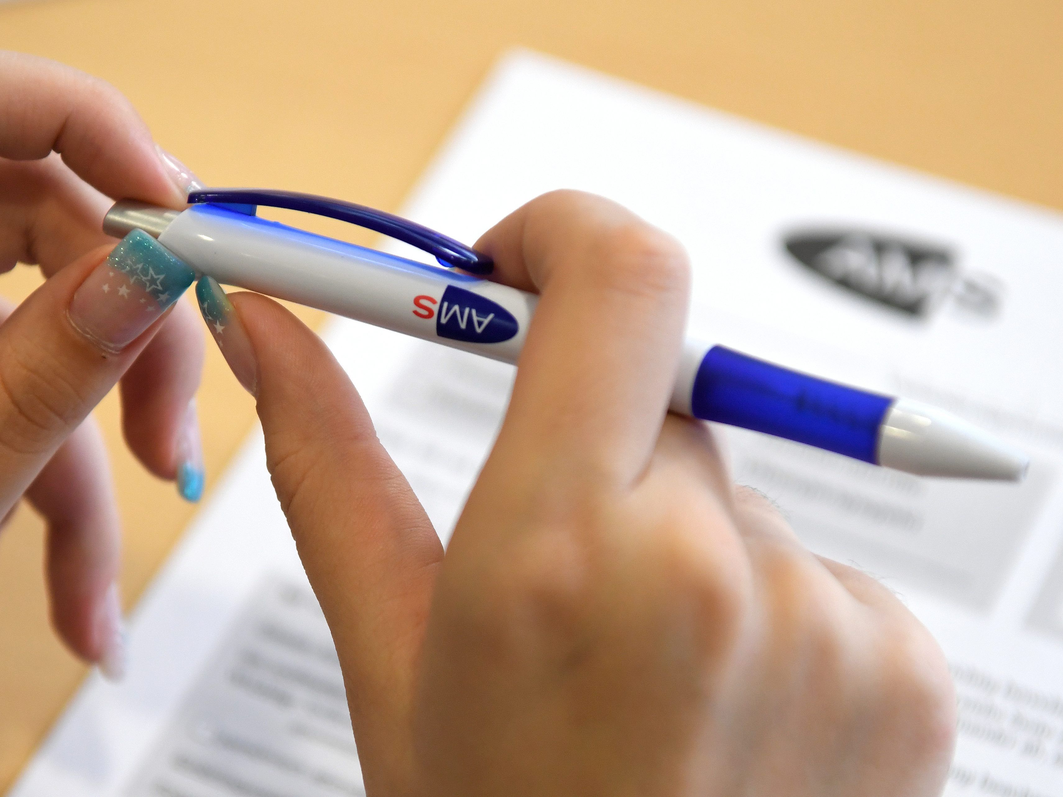 Die Bundesregierung und die Sozialpartner beraten am morgigen Dienstag zur der Corona-Arbeitsmarktkrise.