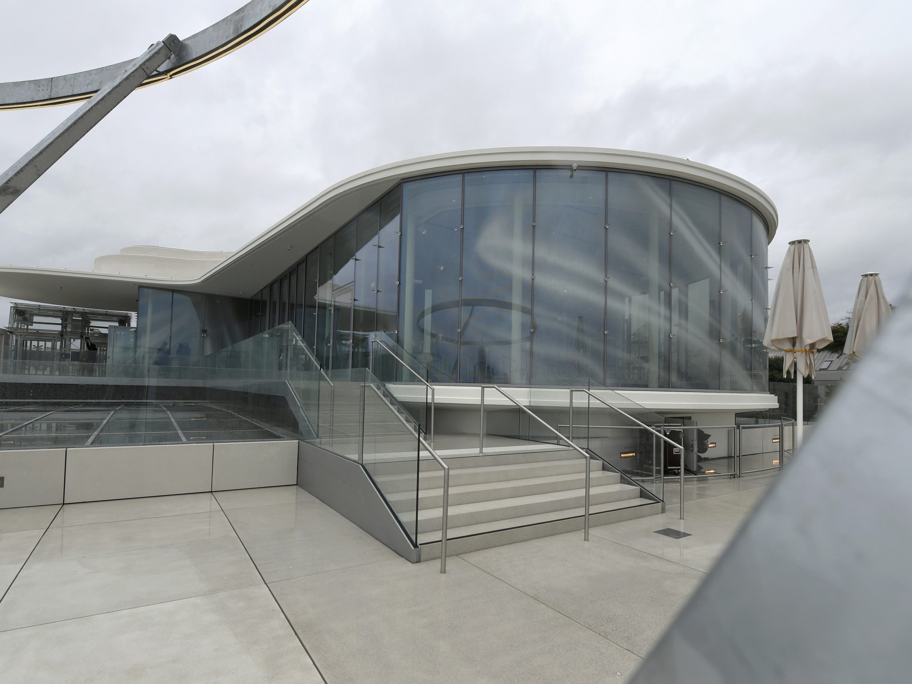 Die Kosten für die Libelle im Wiener Museumsquartier betragen 7,5 Mio. Euro.