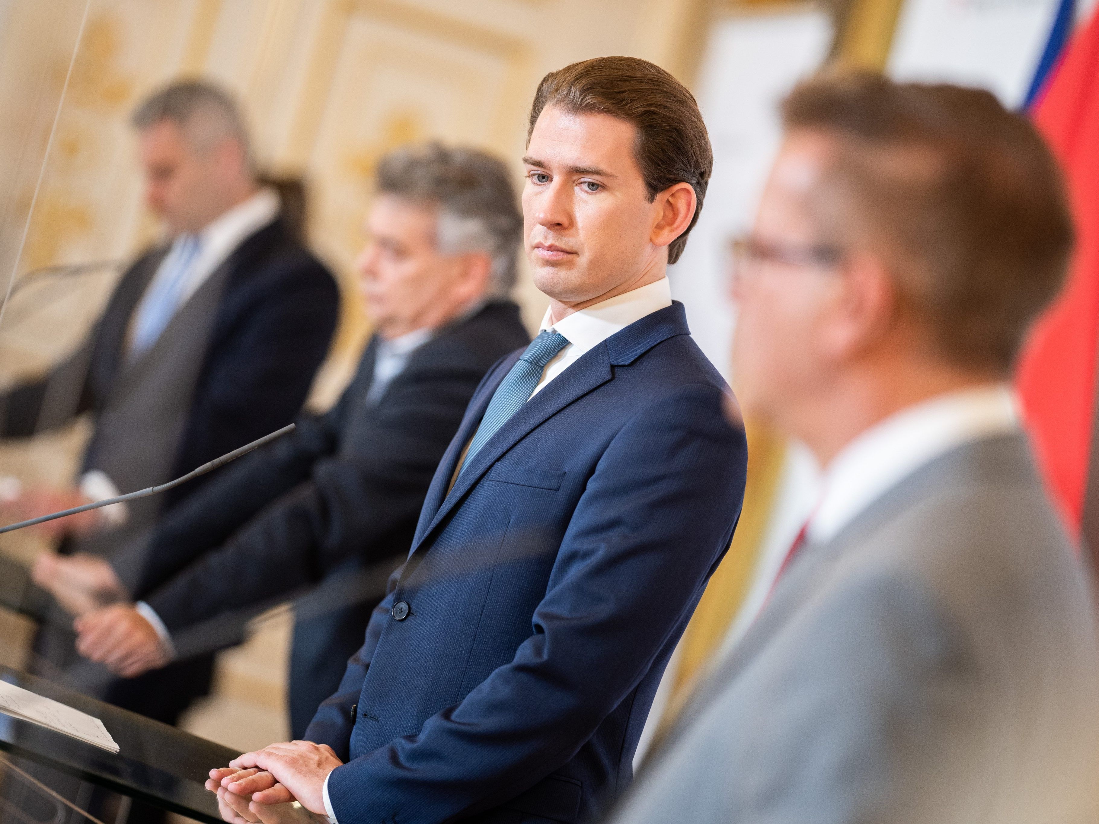 Aufgrund steigender Corona-Zahlen hat die Regierung bei den Maßnahmen drastisch nachgeschärft. Aufgrund steigender Corona-Zahlen hat die Regierung bei den Maßnahmen drastisch nachgeschärft.